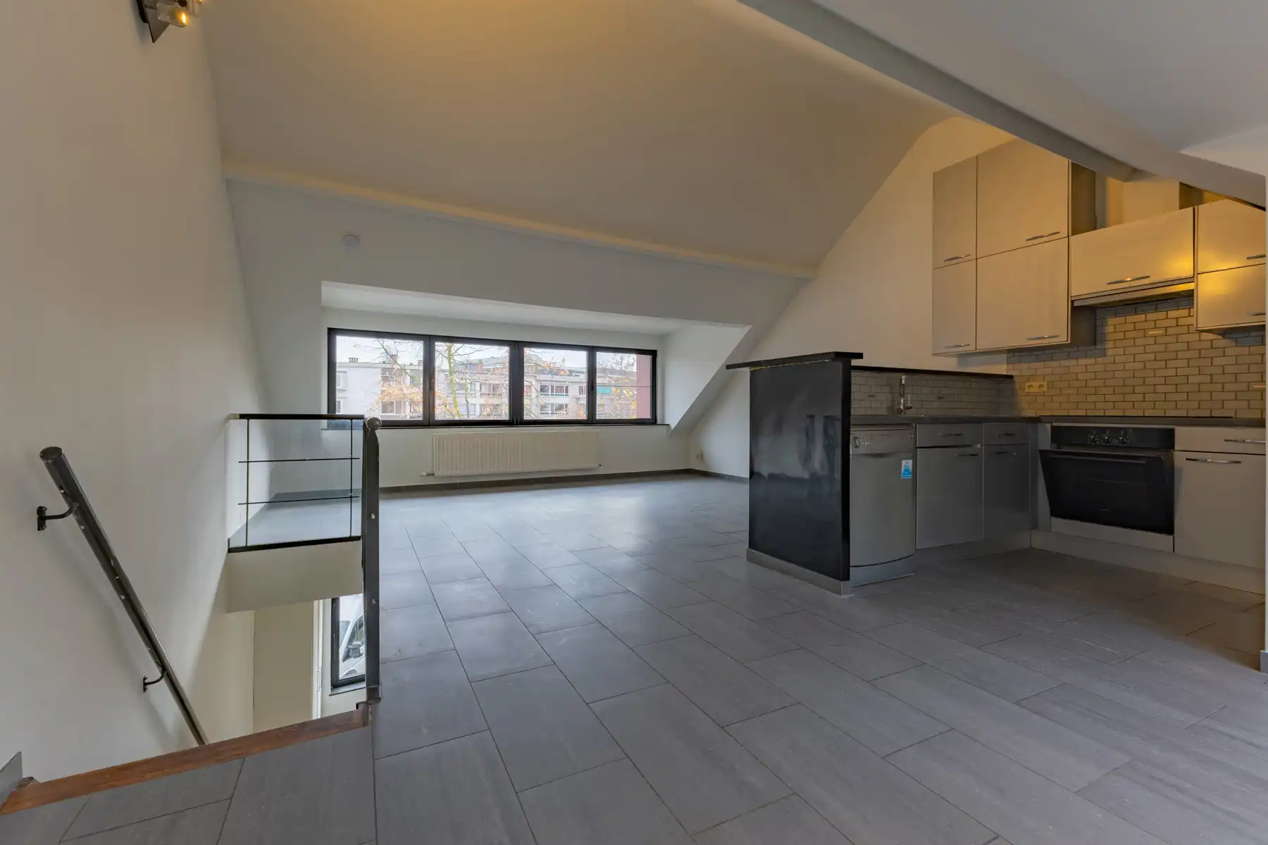 Commercieel gelijkvloers met duplex in centrum Halle foto 22