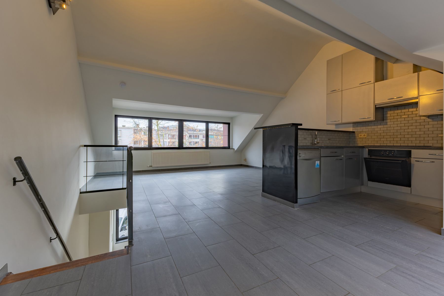 Commercieel gelijkvloers met duplex in centrum Halle foto 22