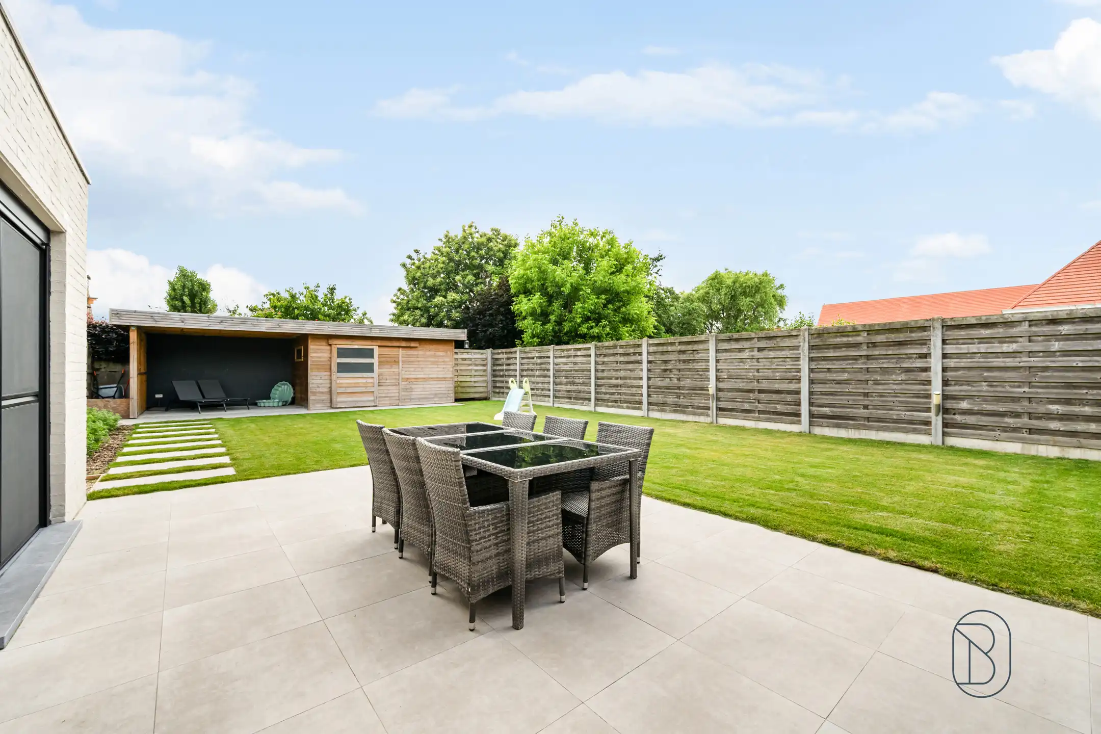 Ruime gezinswoning met 4 slk, zonnige tuin en garage foto {{pictureIndex}}