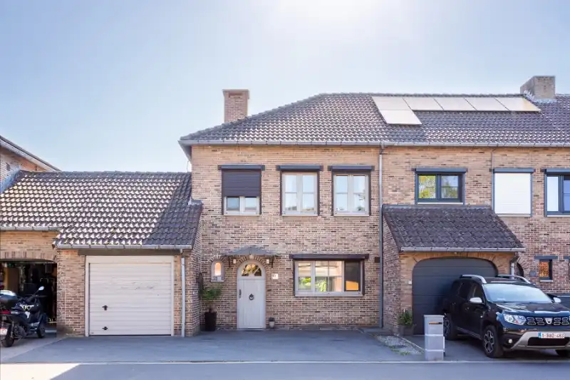 Verrassend ruime woning met zwembad! foto {{pictureIndex}}