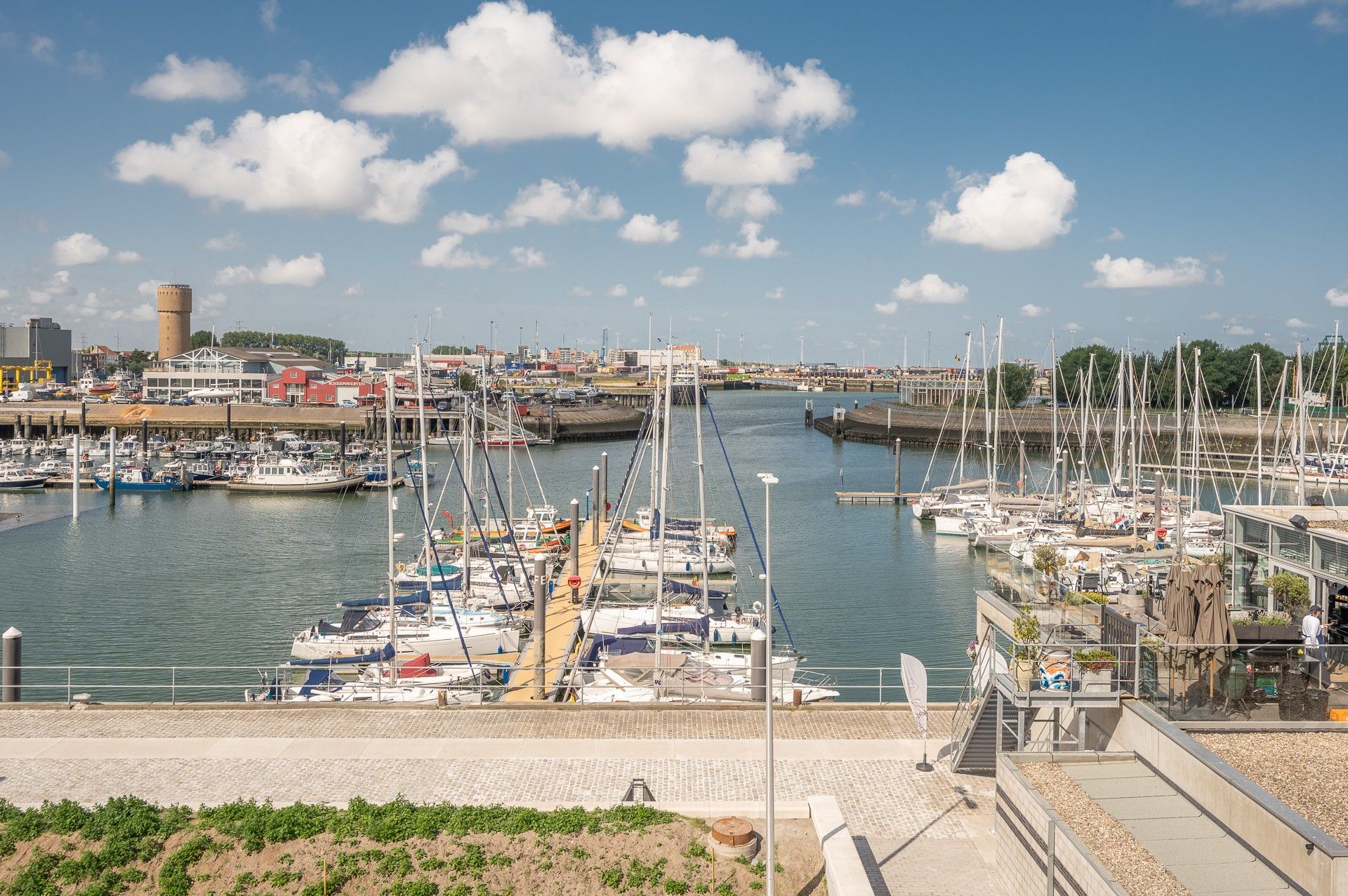 Zonnig en ruim appartement met adembenemend havenzicht foto 12