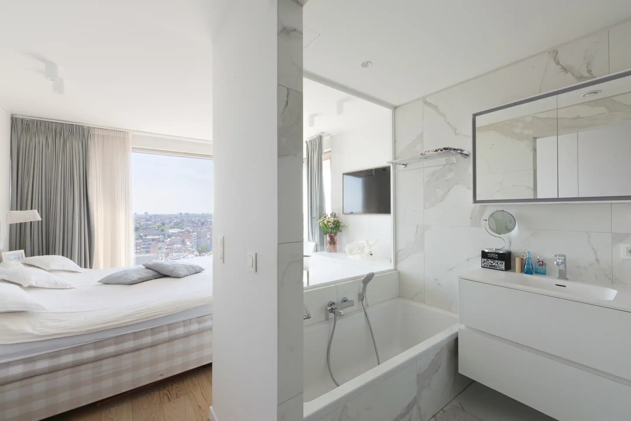 ANTWERPEN CENTRUM - Hoekappartement met panoramisch zicht foto 3