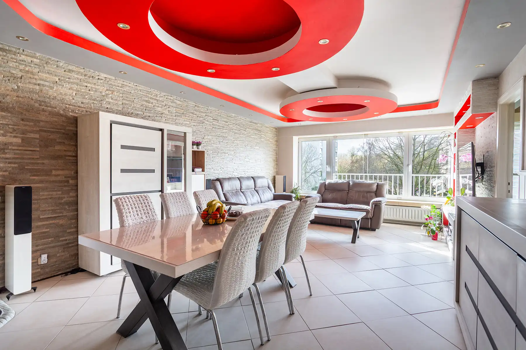 Merksem - Ruim instapklaar 2 slpk app. met terras en P foto {{pictureIndex}}