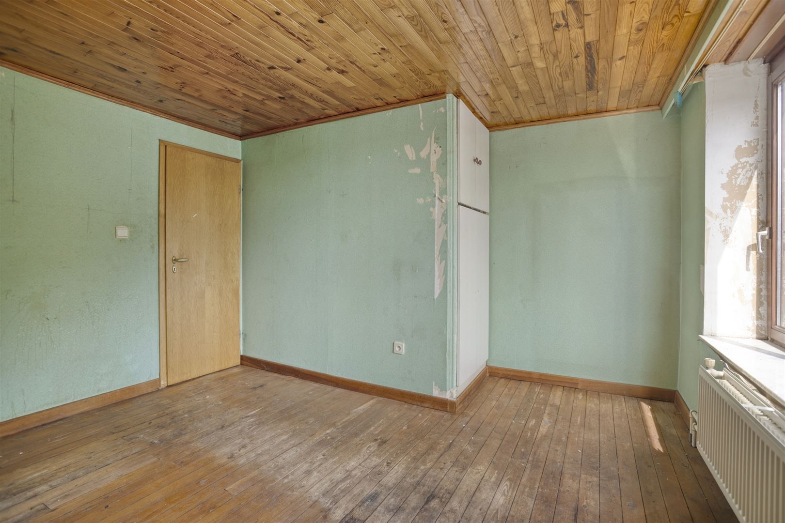 TE KOOP: Te renoveren woning op een perceel van 11a33ca! foto 22