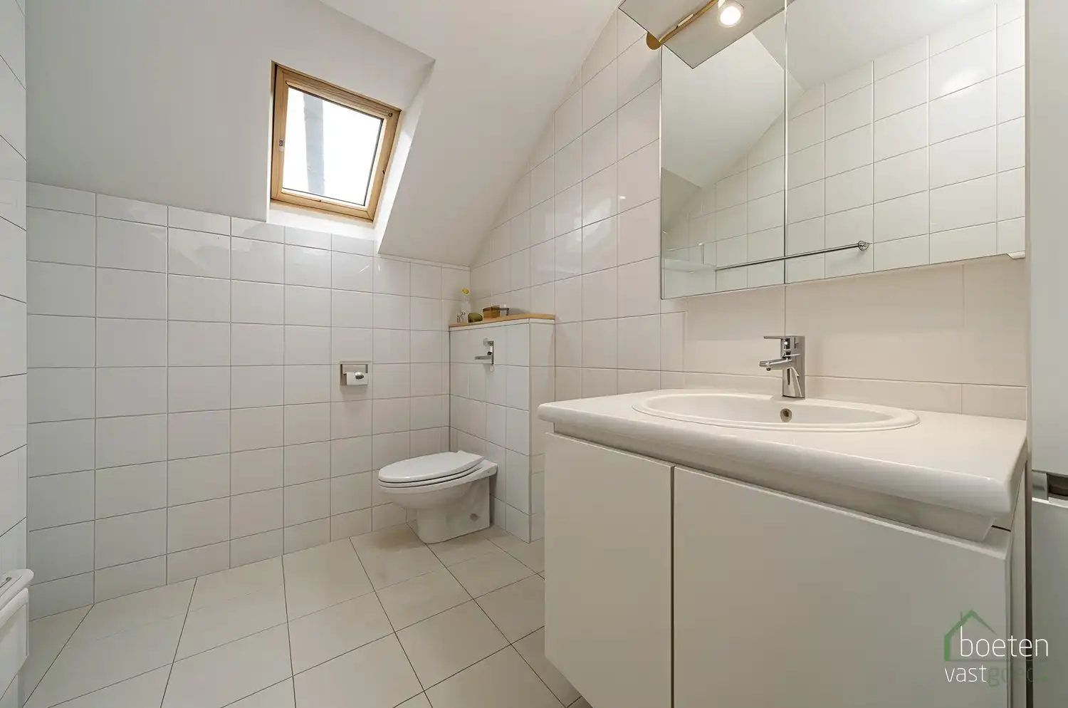 IZENBERGE: Recente rijwoning met alle comfort, 3 slaapkamers, gezellig tuintje en garage op 151m² grondopp. (verhuurd) foto 14