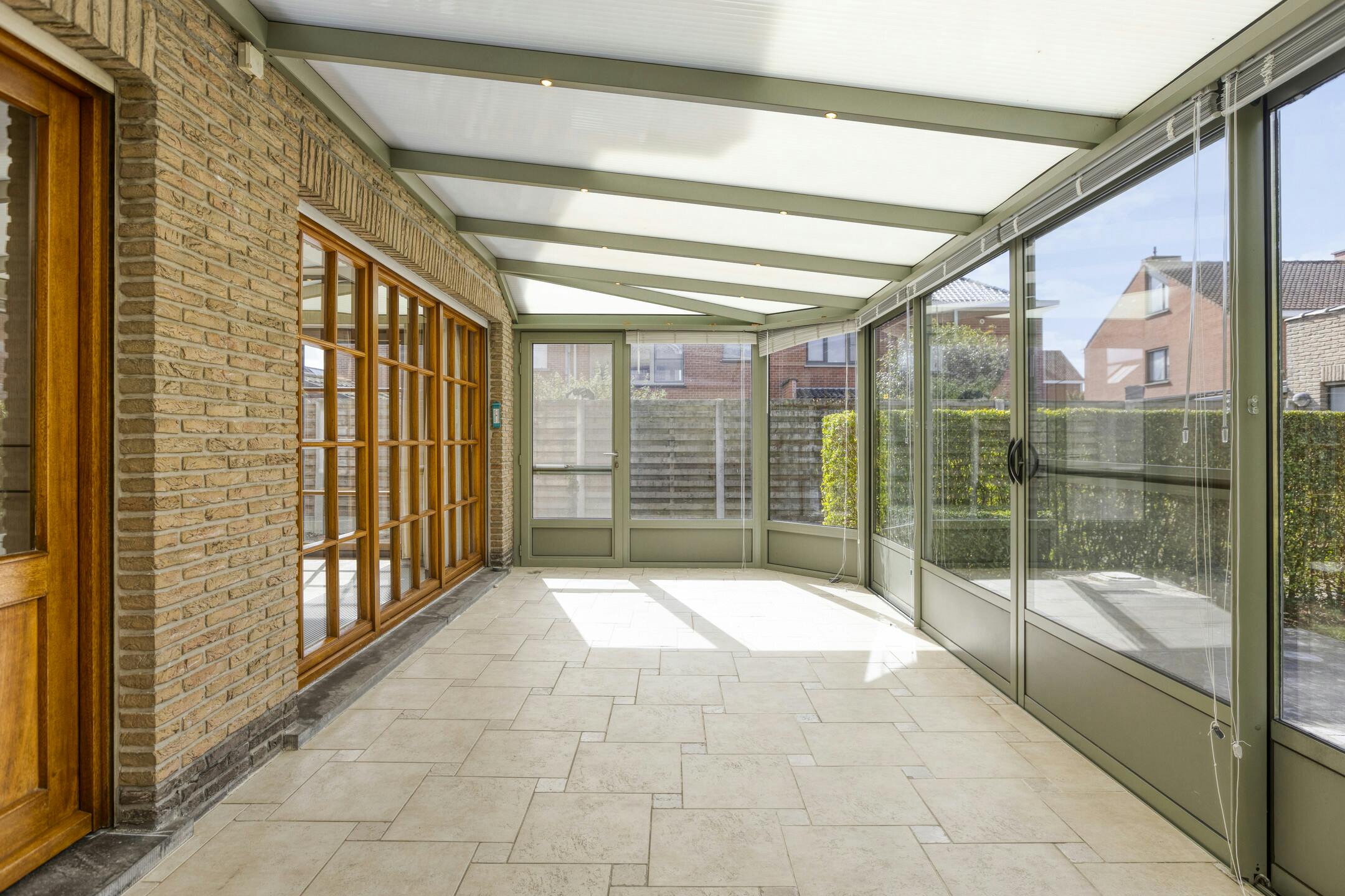 Halfopen huis te koop in Ieper met 4 kamers, tuin en garage foto 13