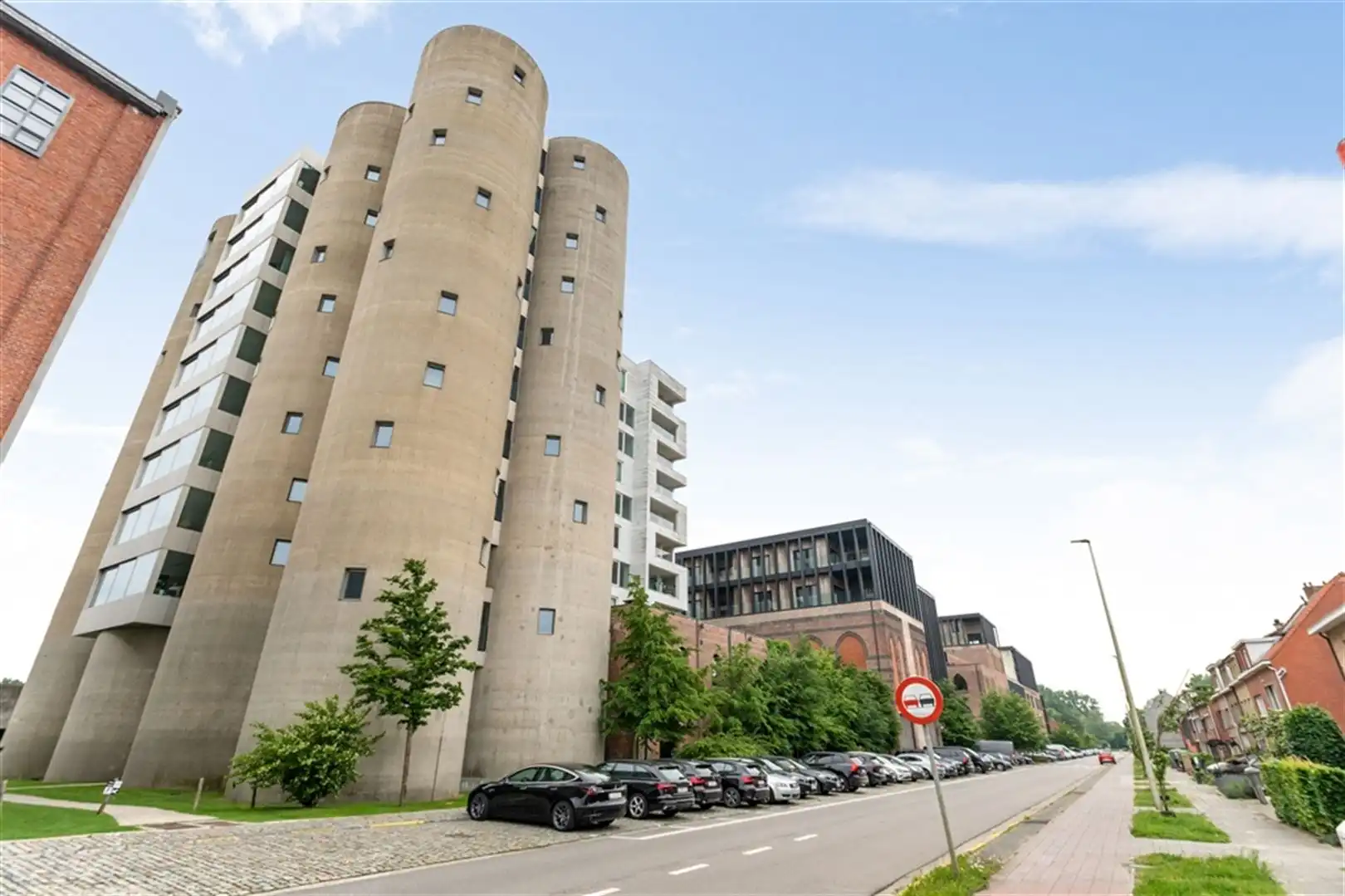 Atypisch landmarkpand te koop op de Kanaalsite van Axel Vervoordt foto 2