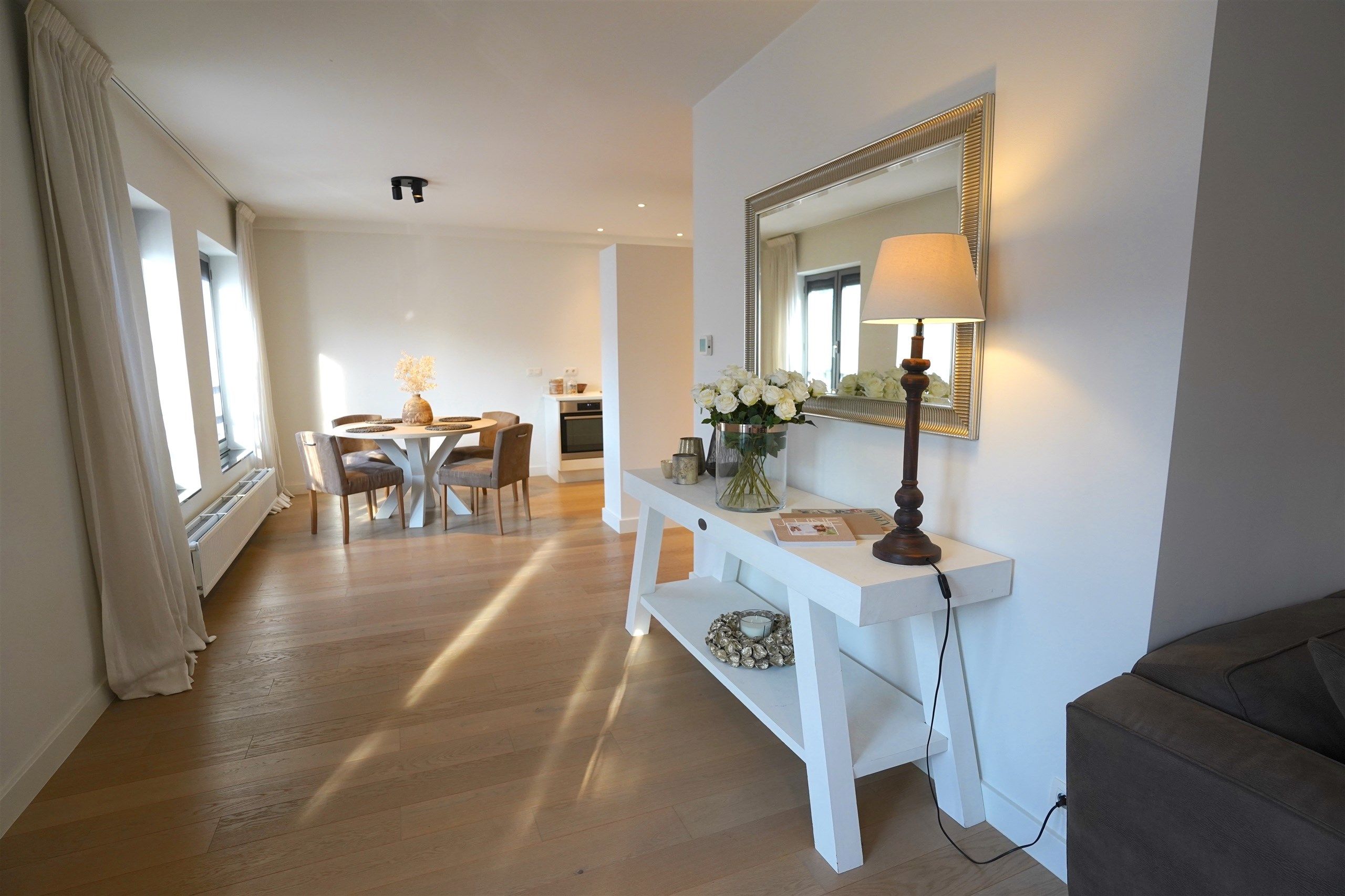 Bijzonder, smaakvol appartement met 50 m2 terras! foto 4