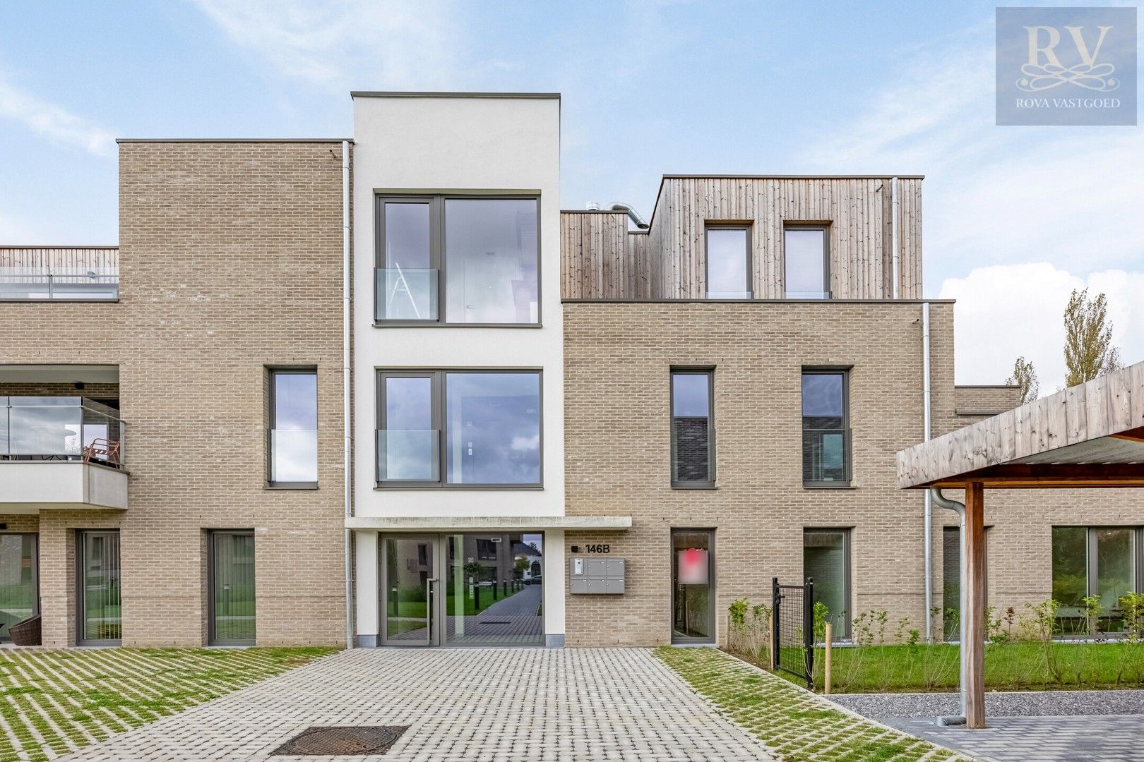 RUIM NIEUWBOUWAPPARTEMENT VAN 149,5M² MET 3 SLPK'S MET TERRAS EN TUIN IN HASSELT foto 1