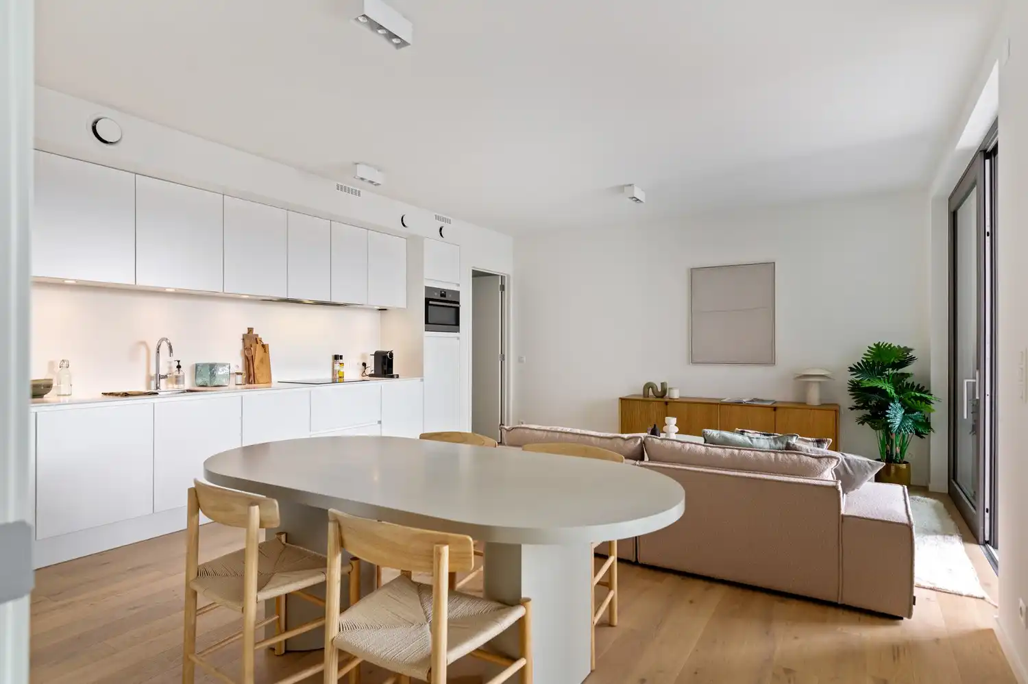 Twee slaapkamer appartement met ruim overdekt terras in De Lesselier foto 6