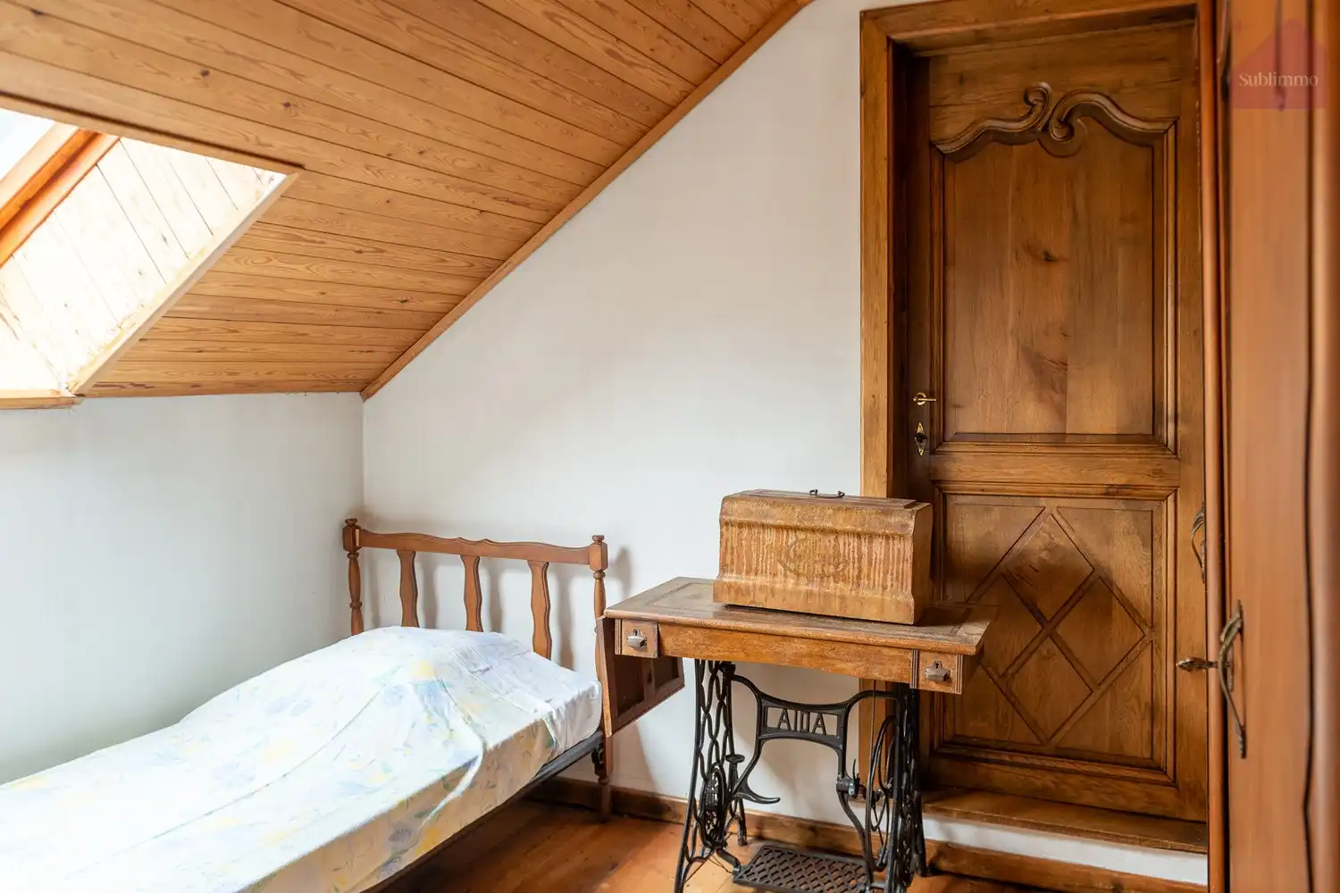 Ruime gezinswoning met 6 slaapkamers op een uitzonderlijk groot perceel van 21a 73ca foto 25