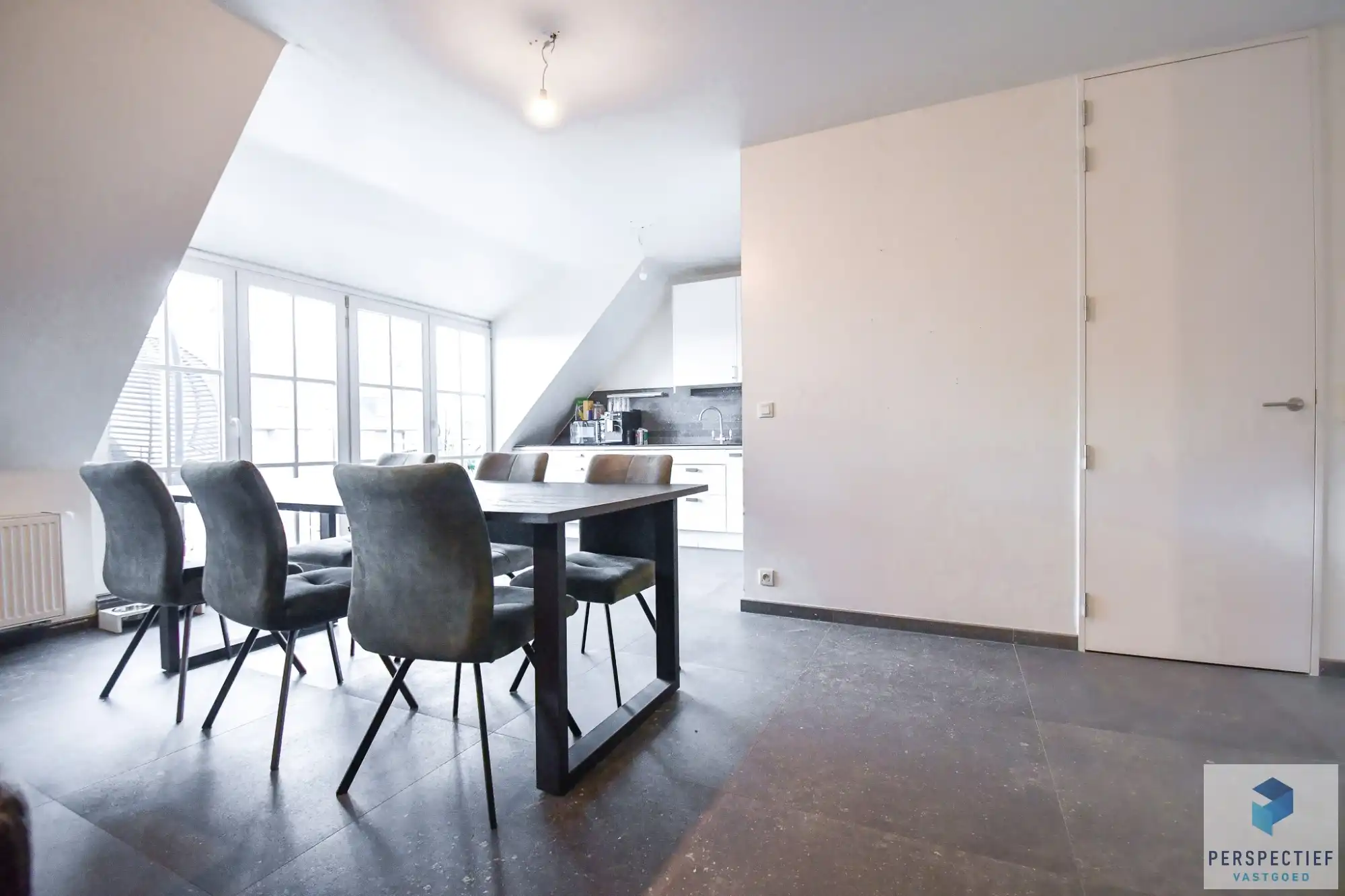 BEZOEKMOMENT WOENSDAG 26/08 VAN 17U TOT 18U30 | Ruim en modern woonappartement (bouwjaar 2020) met 2 slaapkamers en terras. foto 11