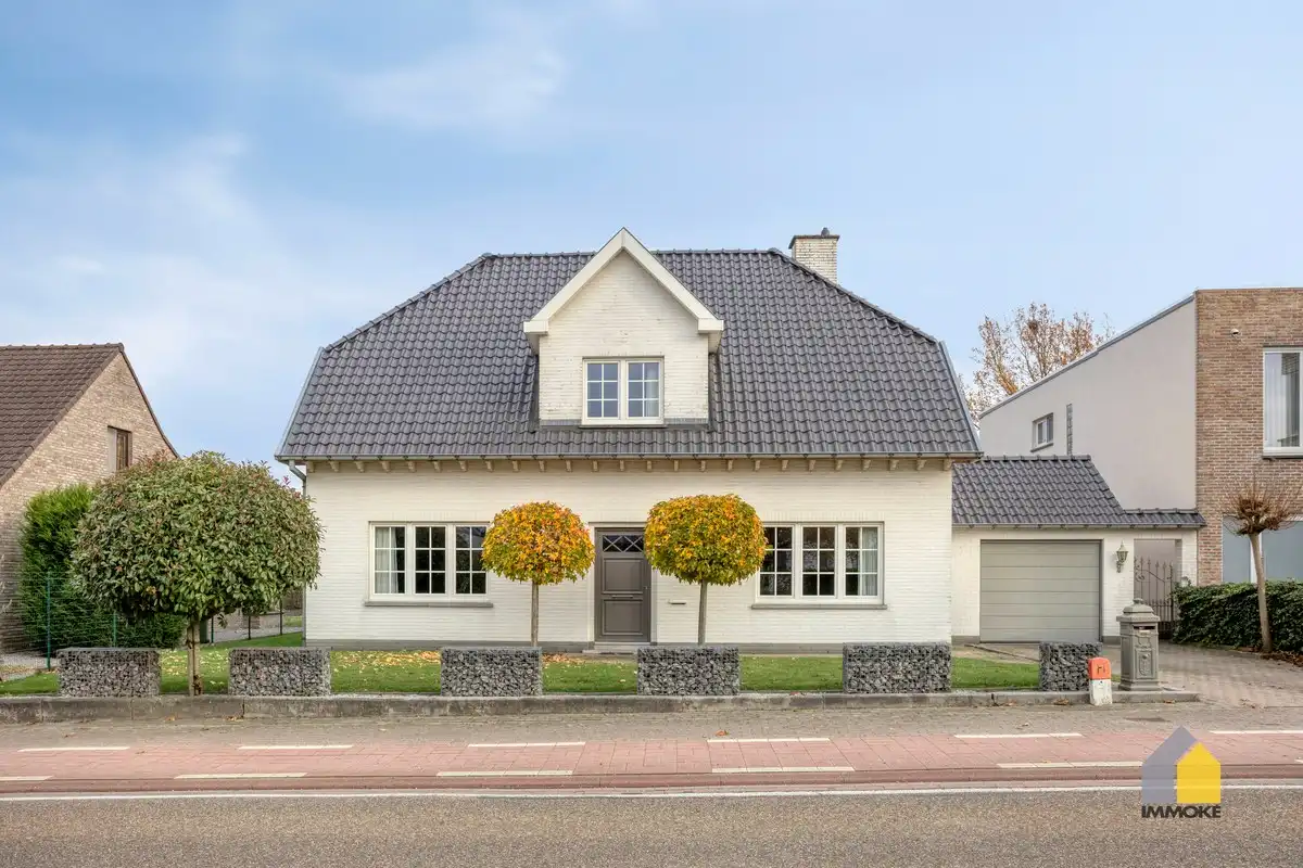 Vrijstaande, statige woning op 7 a 82 ca met 3 slpk en mooie tuin. foto 2