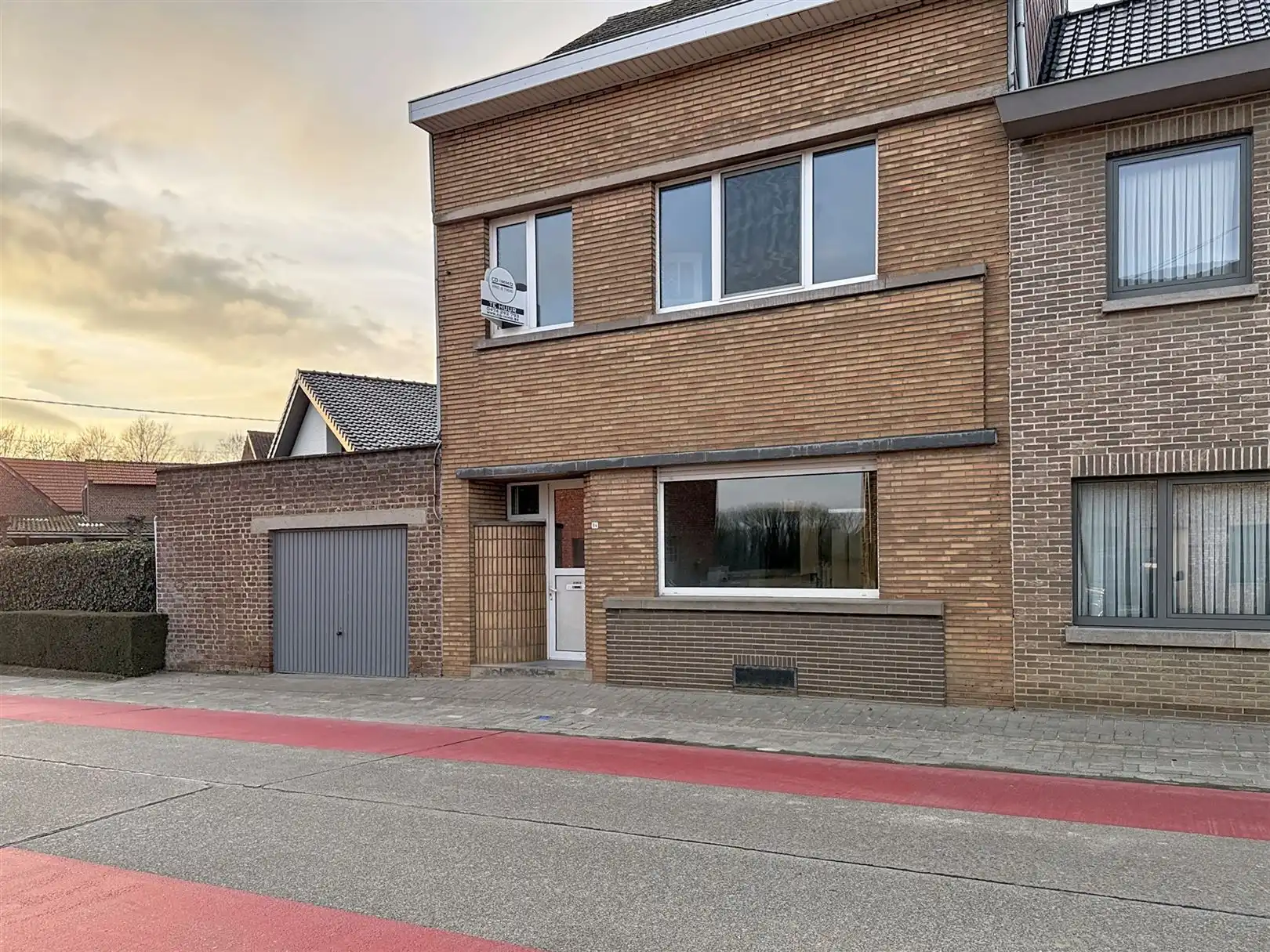 Halfopen bebouwing met 2 slpks, terras, garage foto 32