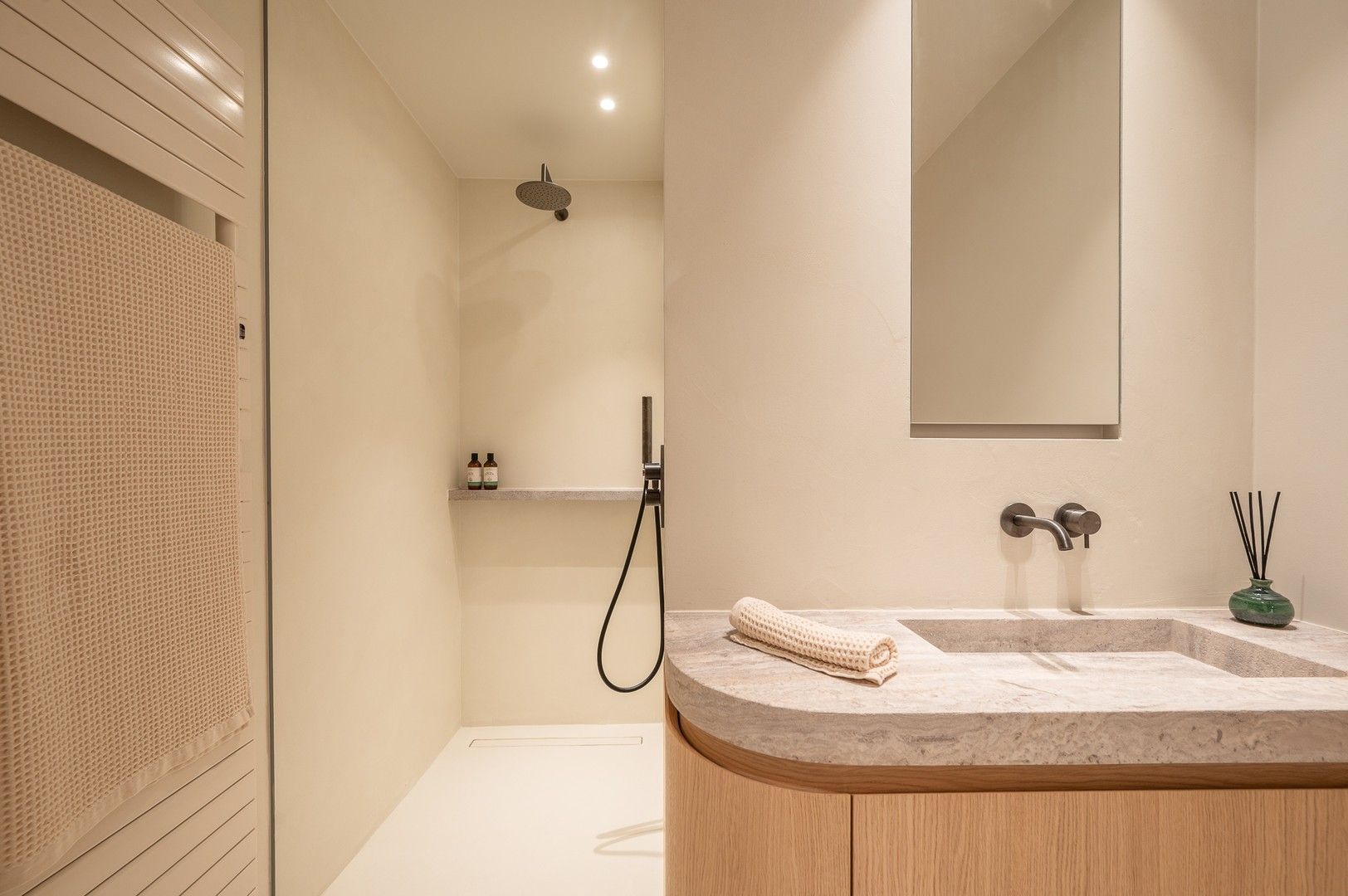 Prachtig gerenoveerd appartement met zijdelings zeezicht in hartje Knokke. foto 15