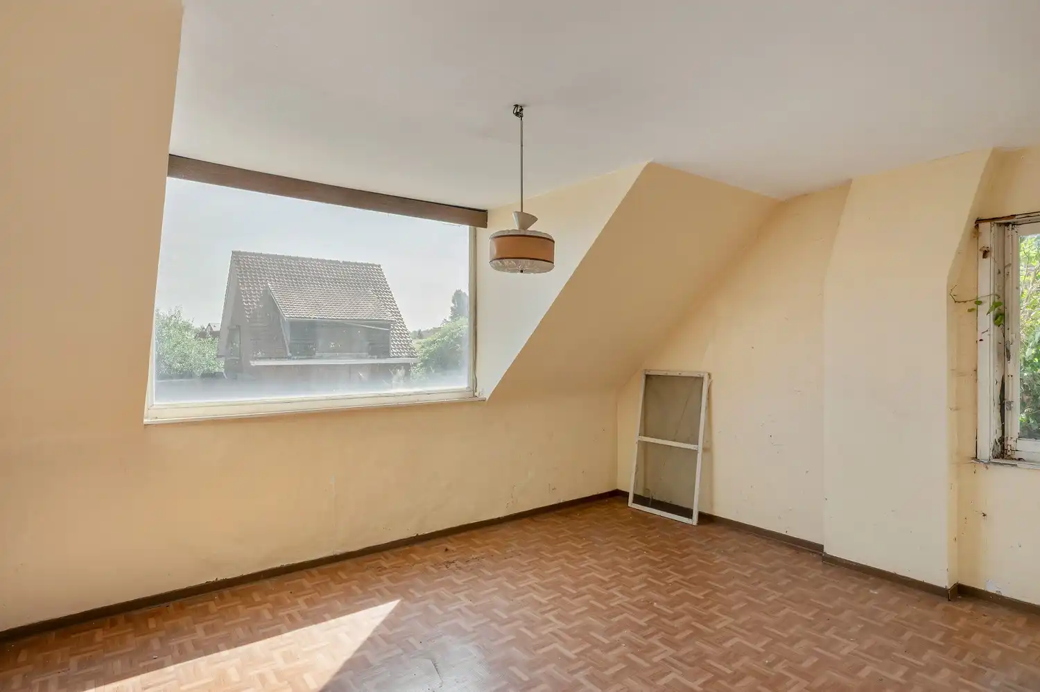 Volledig te renoveren halfopen gezinswoning op een perceel van 834 m². foto 10