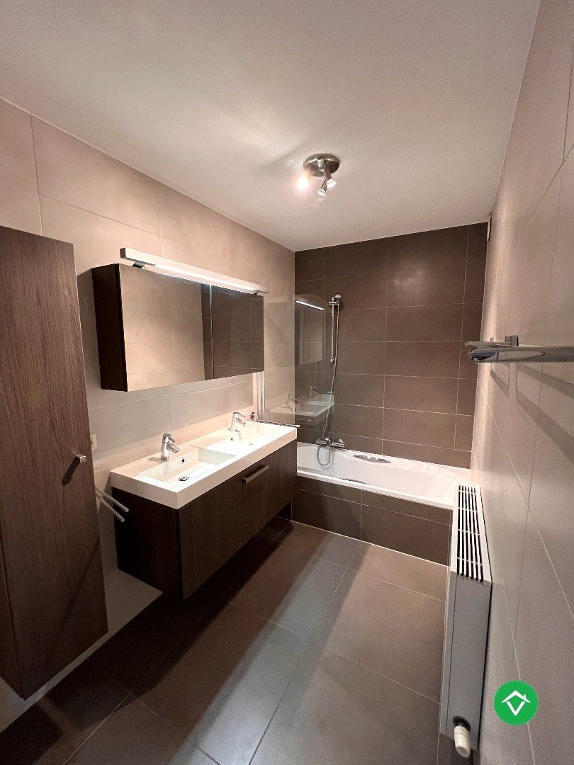 Appartement met 2 slaapkamers en ruim terras te Oostende foto 15