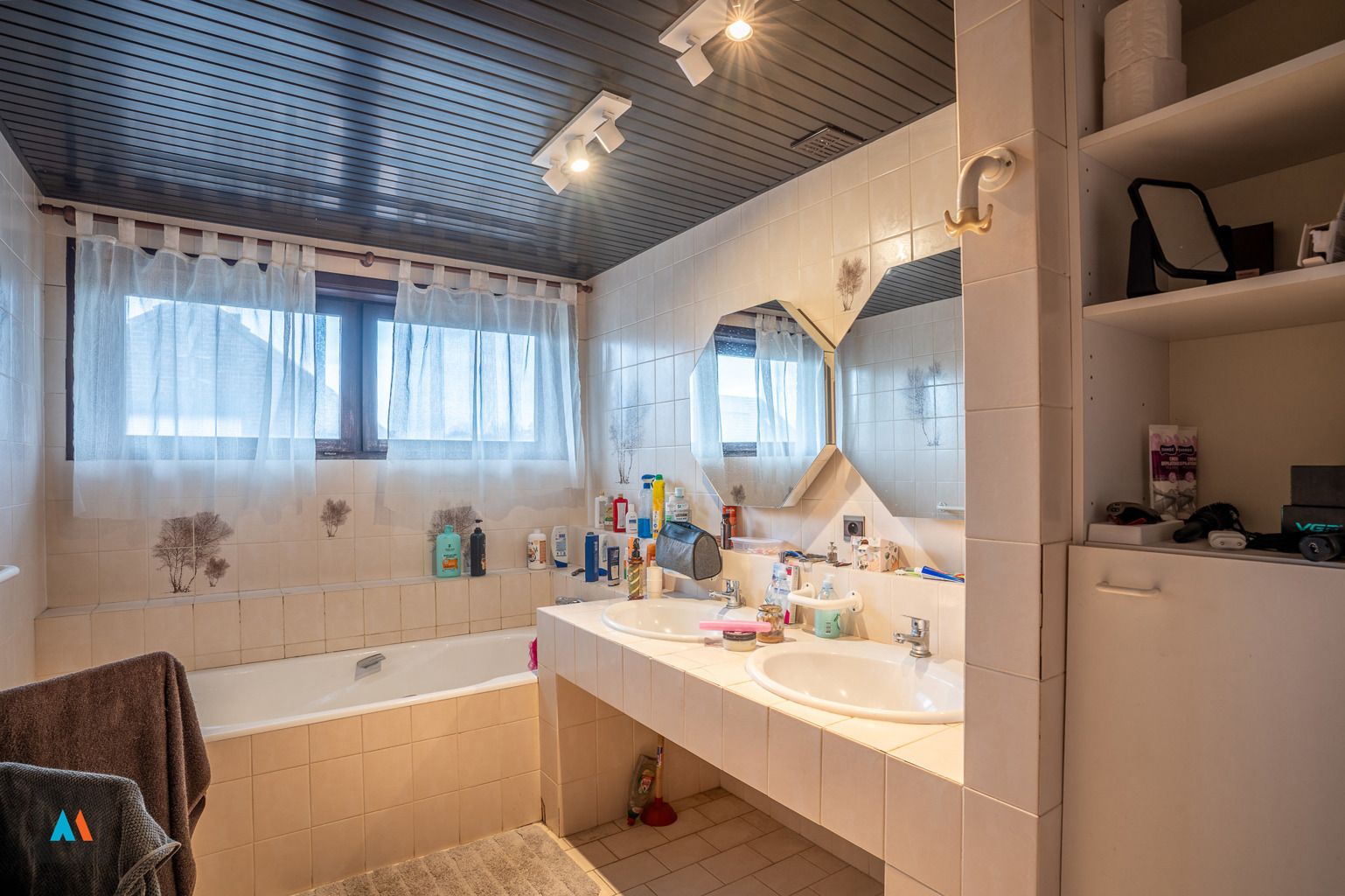 Vrijstaande woning met praktijkruimte en garage foto 4