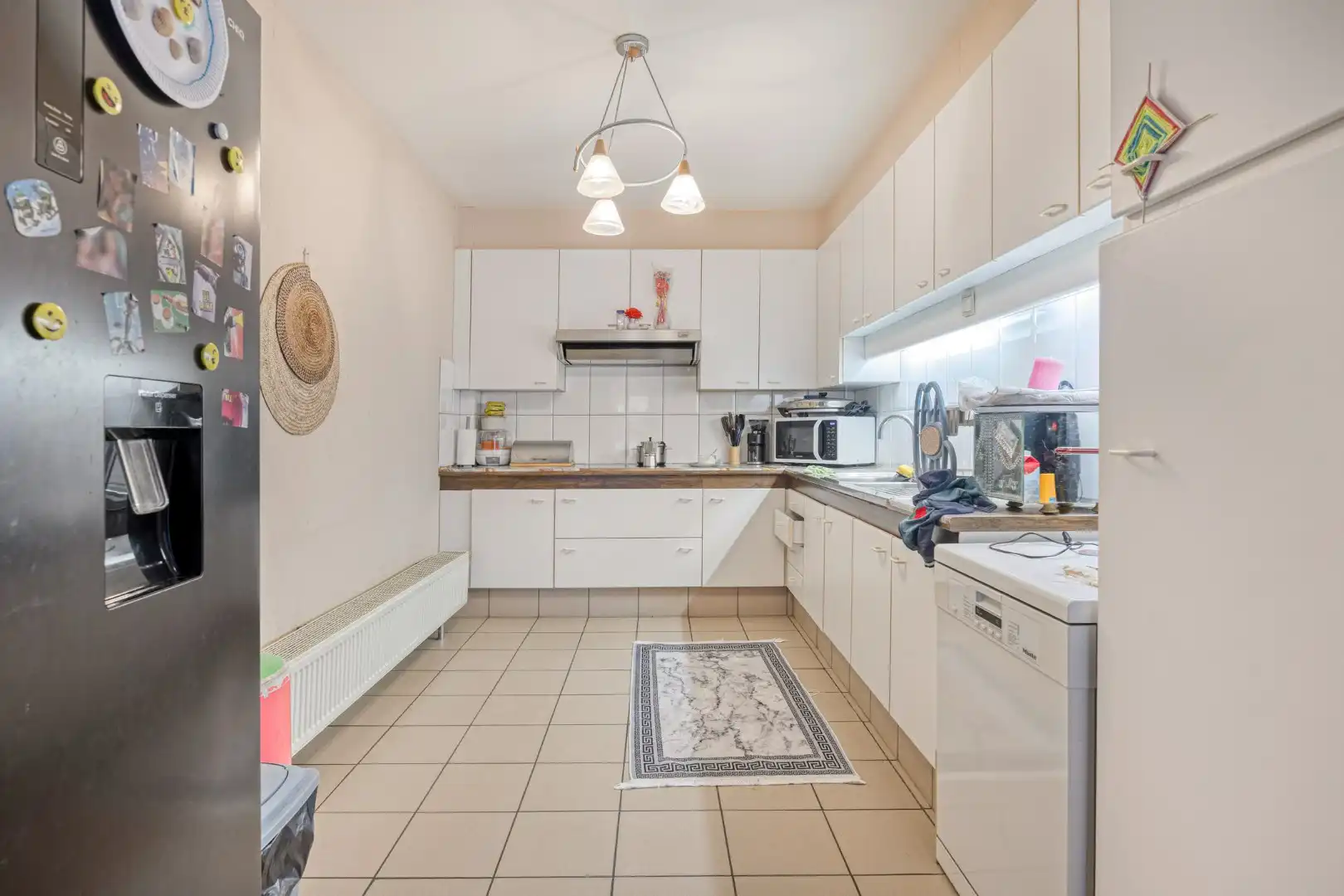 Ruim gelijkvloers appartement met 3 SLPKS, tuin en twee overdekte staanplaatsen !  foto 6