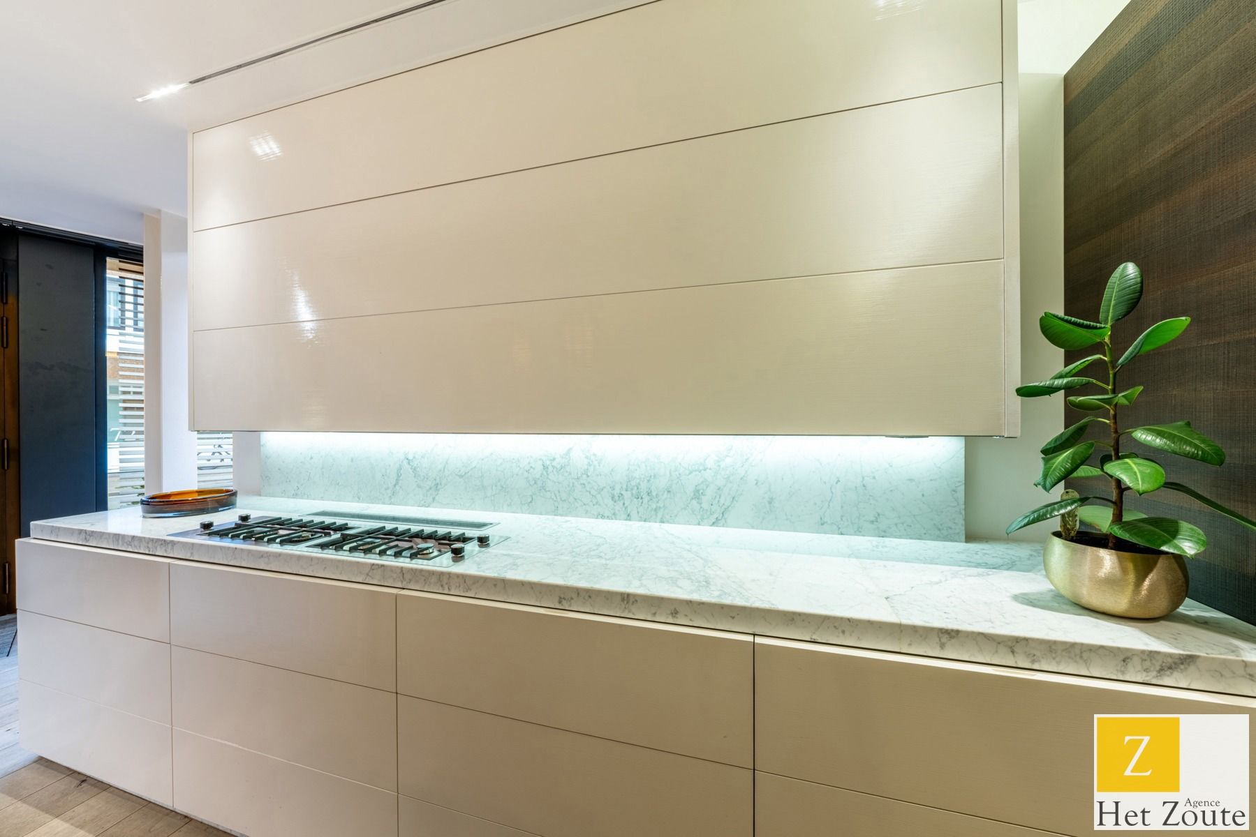 Volumineus en lichtrijk appartement in het hart van Knokke foto 13