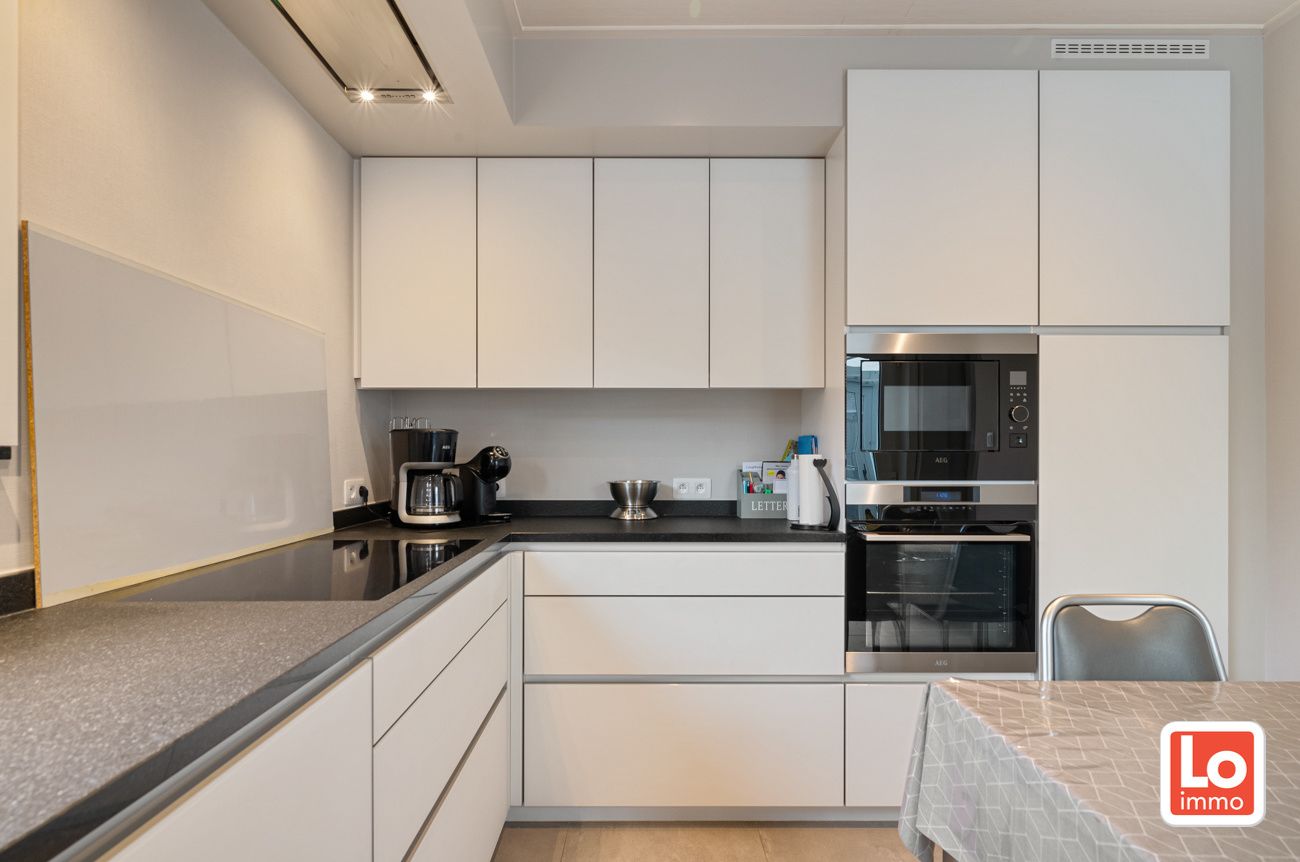 VERKOCHT!! Instapklare halfopen woning met afzonderlijke garage (incl. laadunit) in het hart van Lochristi! foto 8