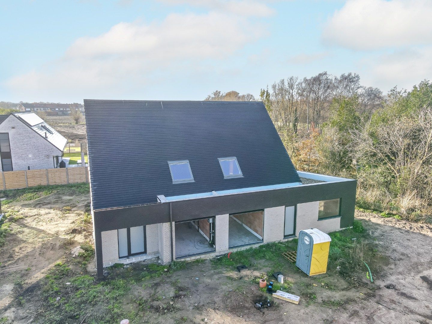 Moderne halfopen nieuwbouw woning op 326 m² met hoogwaardige afwerking foto 7