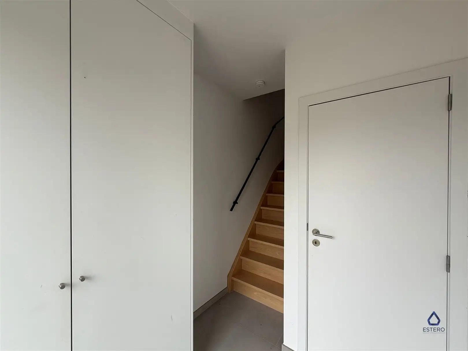 Nieuwbouwwoning met 4 slpk en carport foto 2