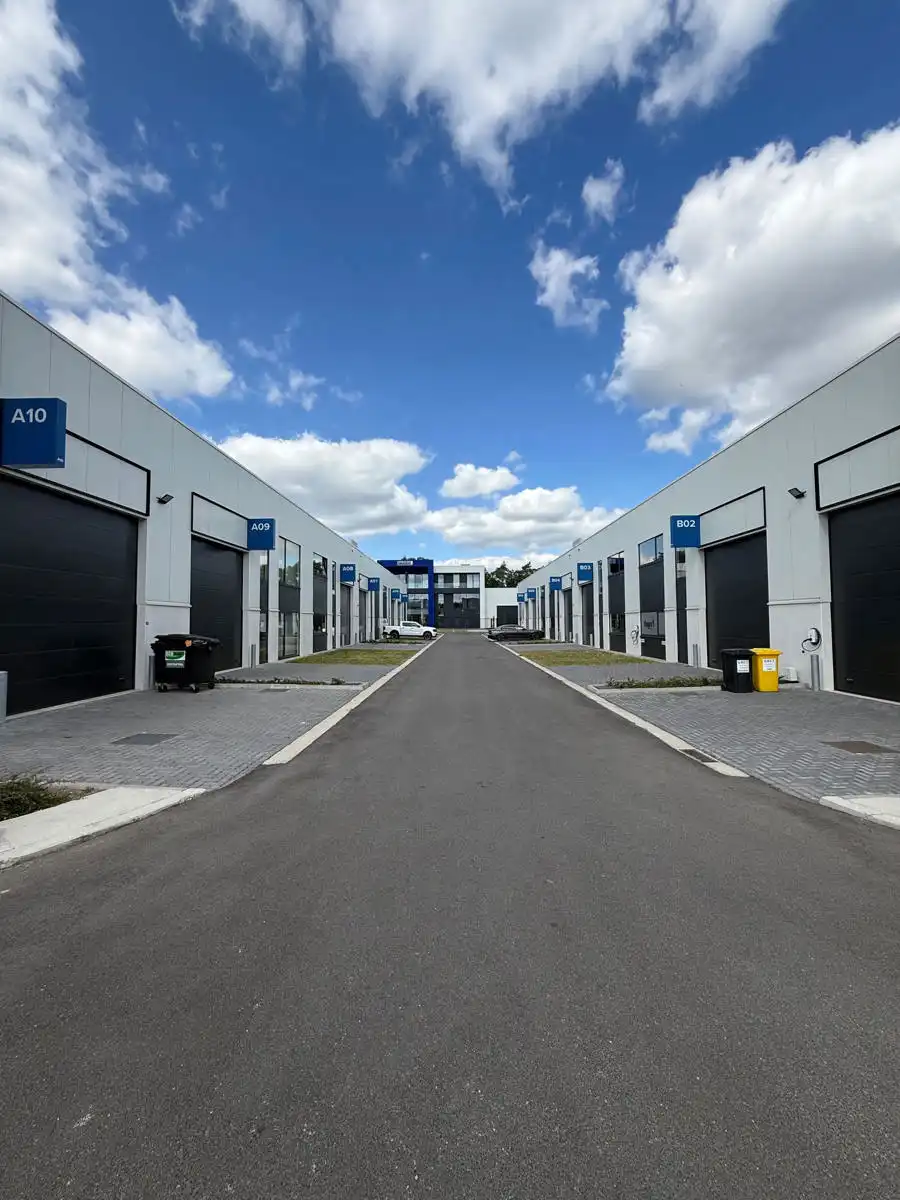 Moderne KMO-unit te huur in het hart van Limburg – Woudpark Genk-Noord foto 3