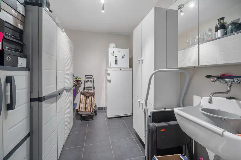 Roeselare-Centrum – Luxueus appartement met commerciële mogelijkheid foto 11