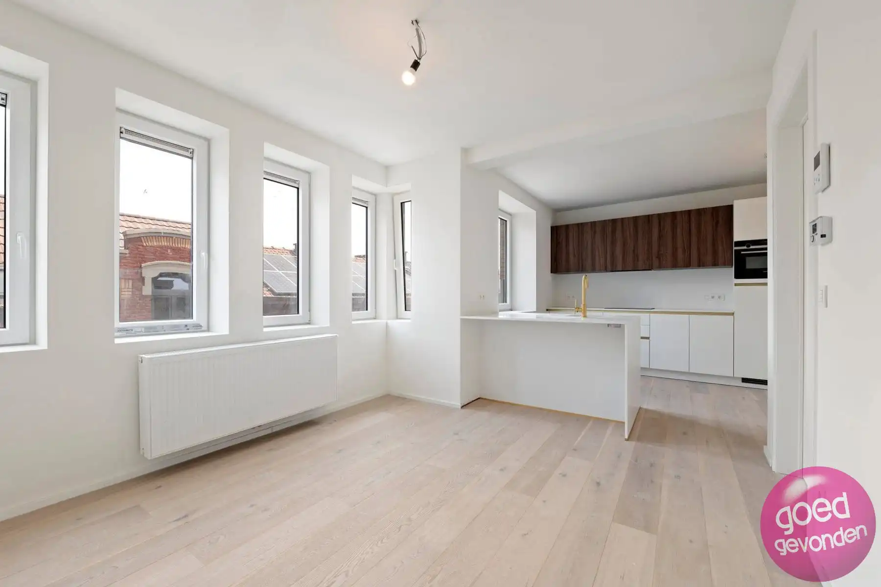 NIEUW APP - 1of2 SLK - TERRAS - KELDER - CENTRUM - GEEN BTW foto 3