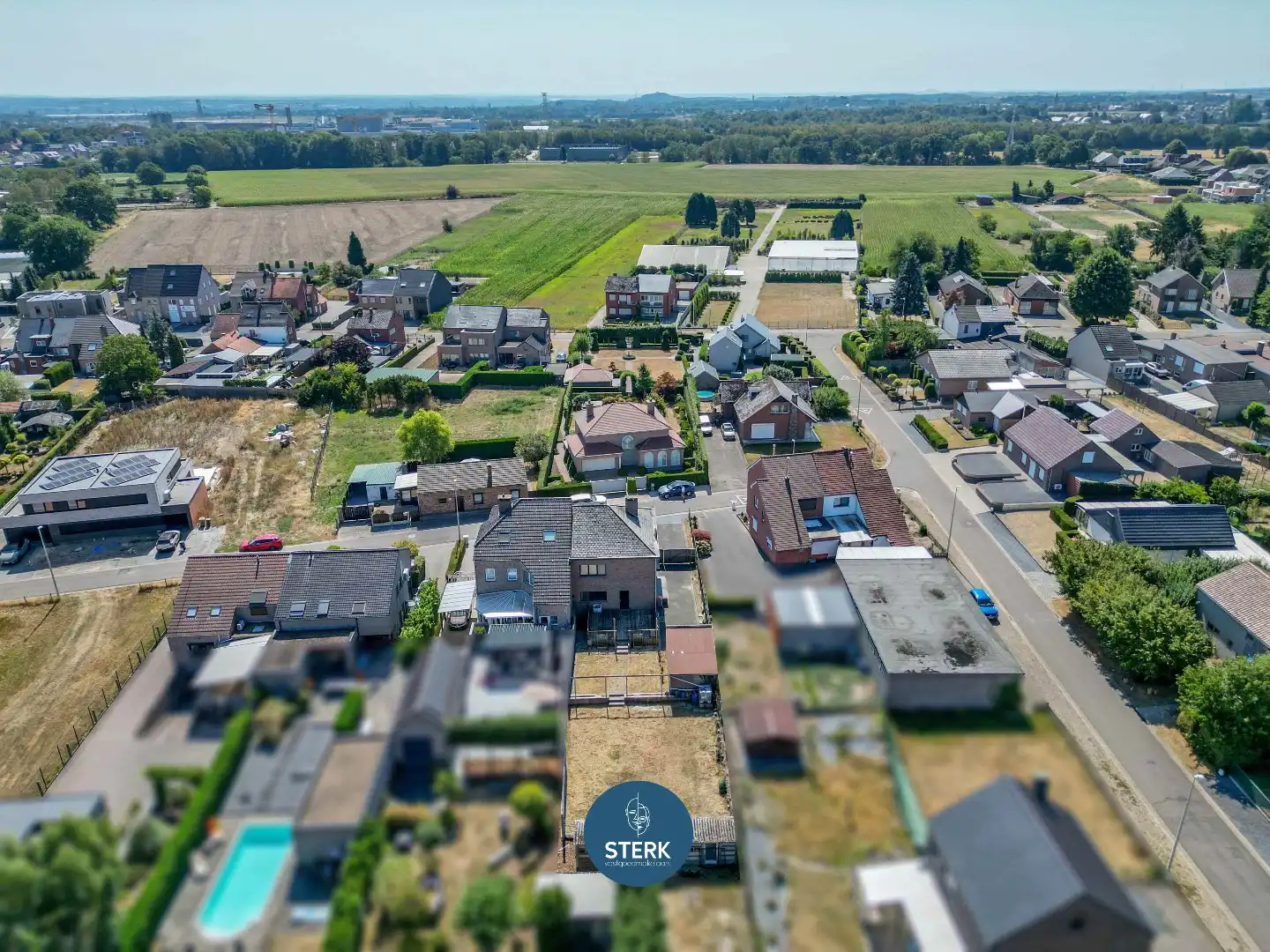 OP TE KNAPPEN GEZINSWONING (206 M²) MET VEEL POTENTIEEL TE LANAKEN !  foto 4