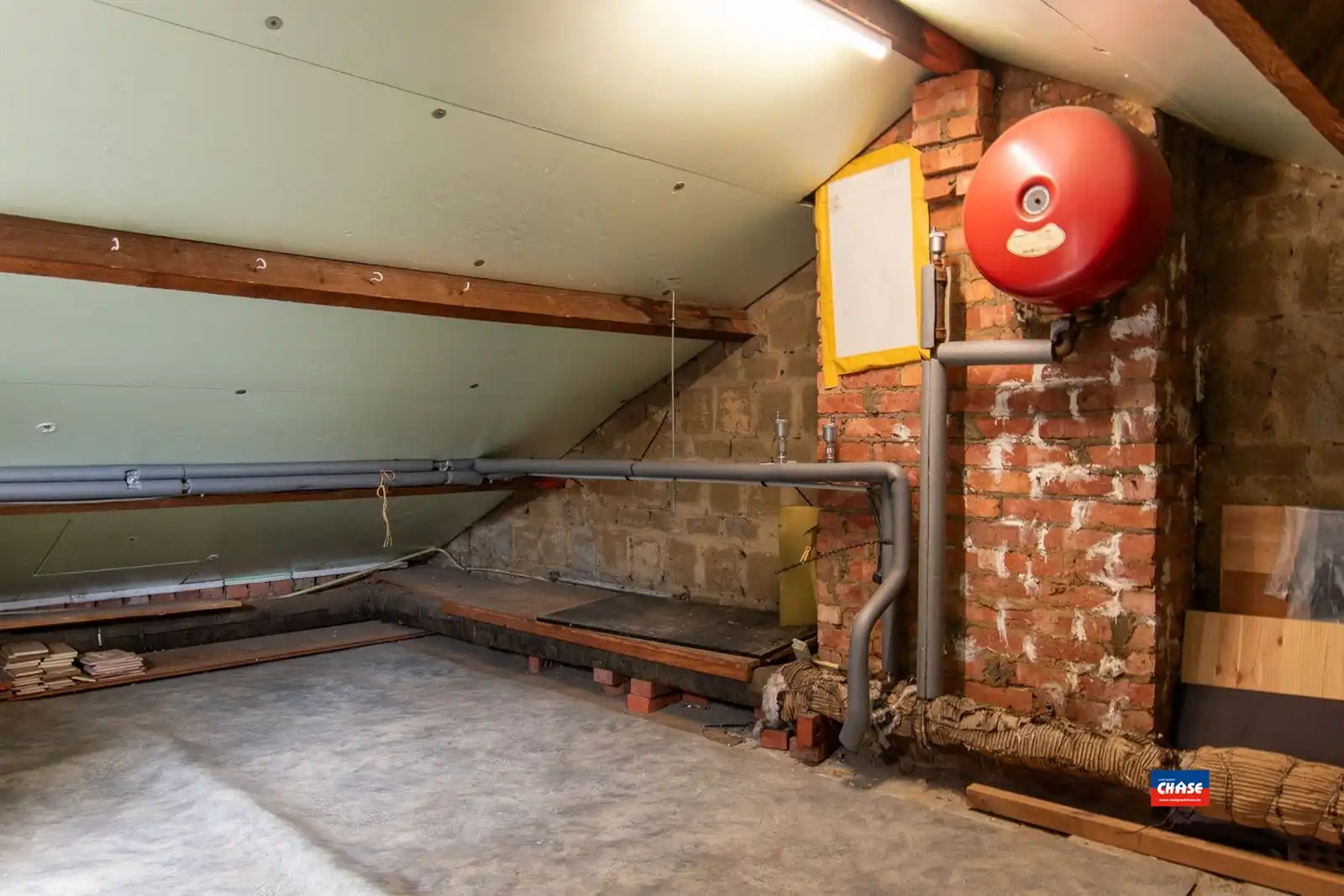 Op te frissen rijwoning met 3 slaapkamers, zolderkamer en gezellige zuid tuin. foto 22