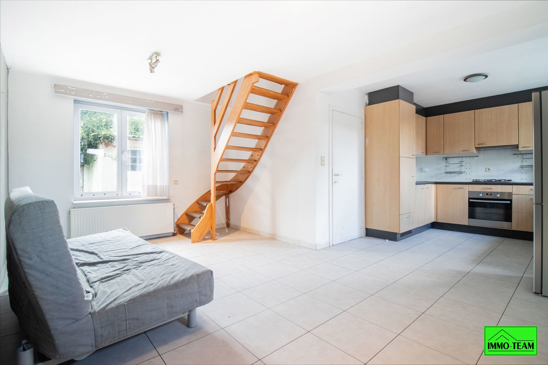 Instapklare 2-gevelwoning met parkeerplaats nabij centrum foto 5