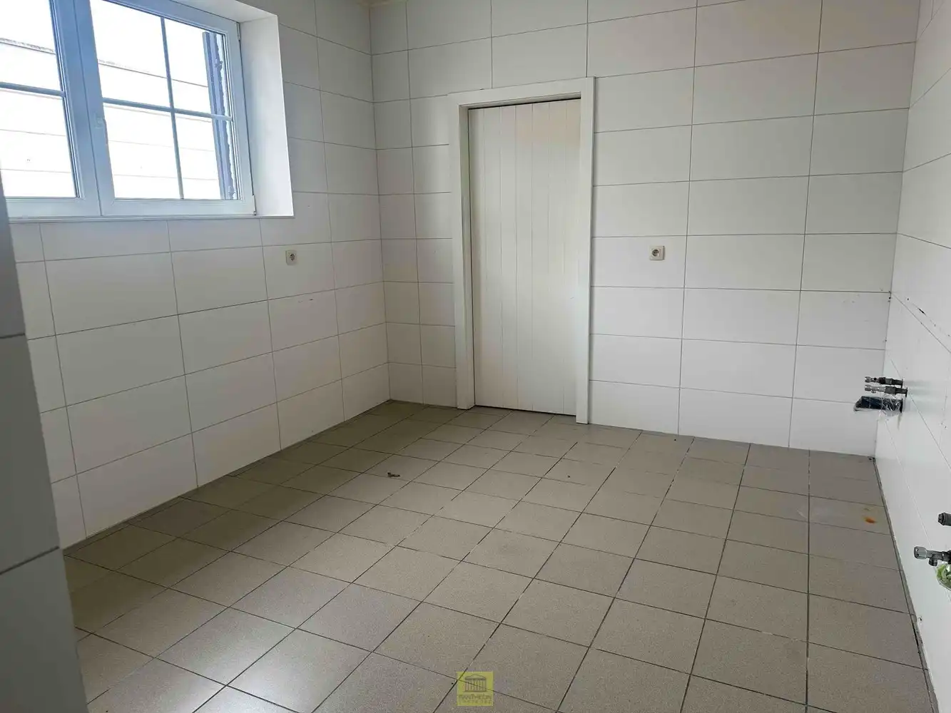 Commerciële ruimte met ruim appartement foto 9