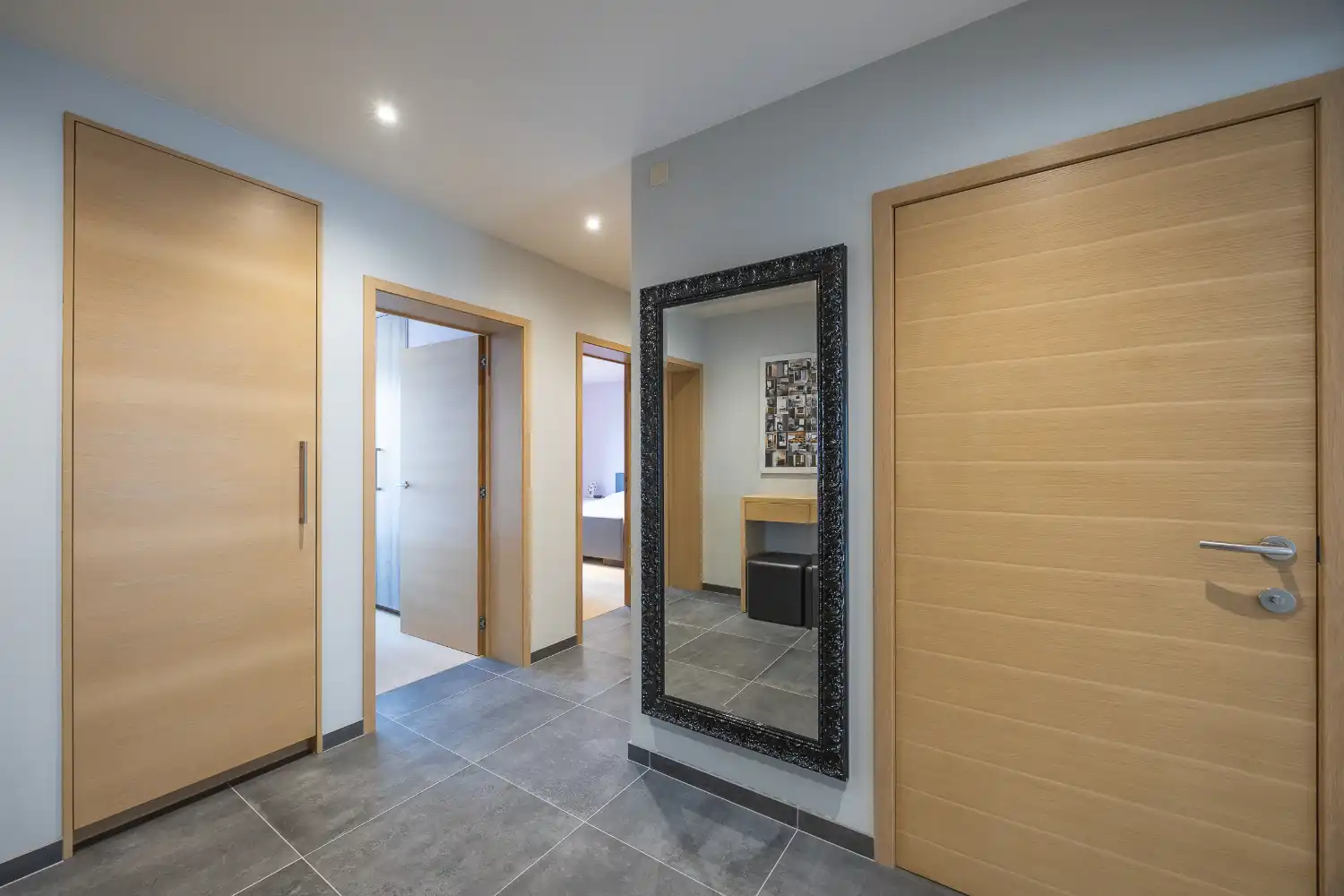 Gerenoveerd 2-slaapkamer appartement met inpandige garage in hartje Oostende foto 15