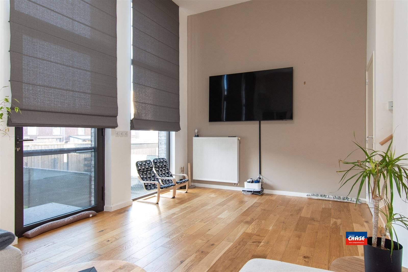 Recente woning met 3 slaapkamers, garage en tuin foto 2