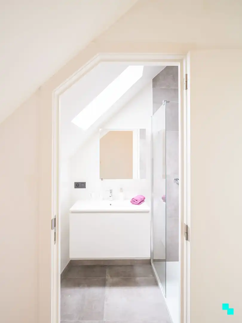 Gerenoveerd appartement met 2 slaapkamers en garage nabij Gent Dampoort foto 17