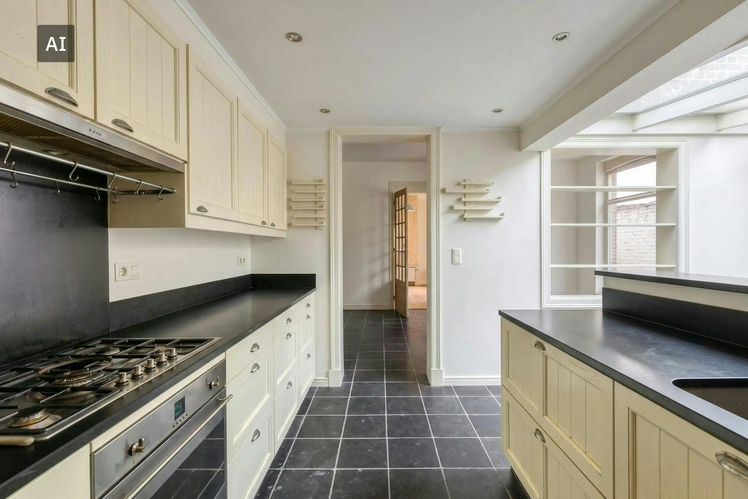 Uniek huis met 3 slaapkamers en garage op toplocatie! foto 7