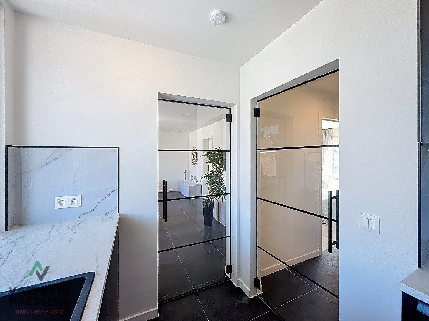 STIJLVOL GERENOVEERD 2 SLPK APP IN RUSTIGE WOONWIJK foto 10