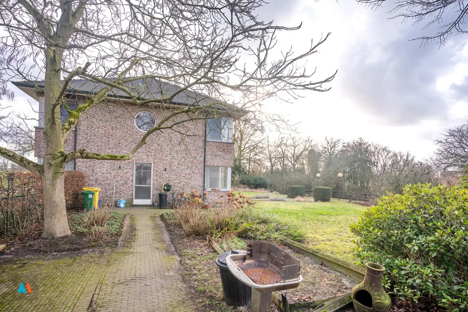 Unieke landbouwlocatie met bedrijfswoning en loods foto 2