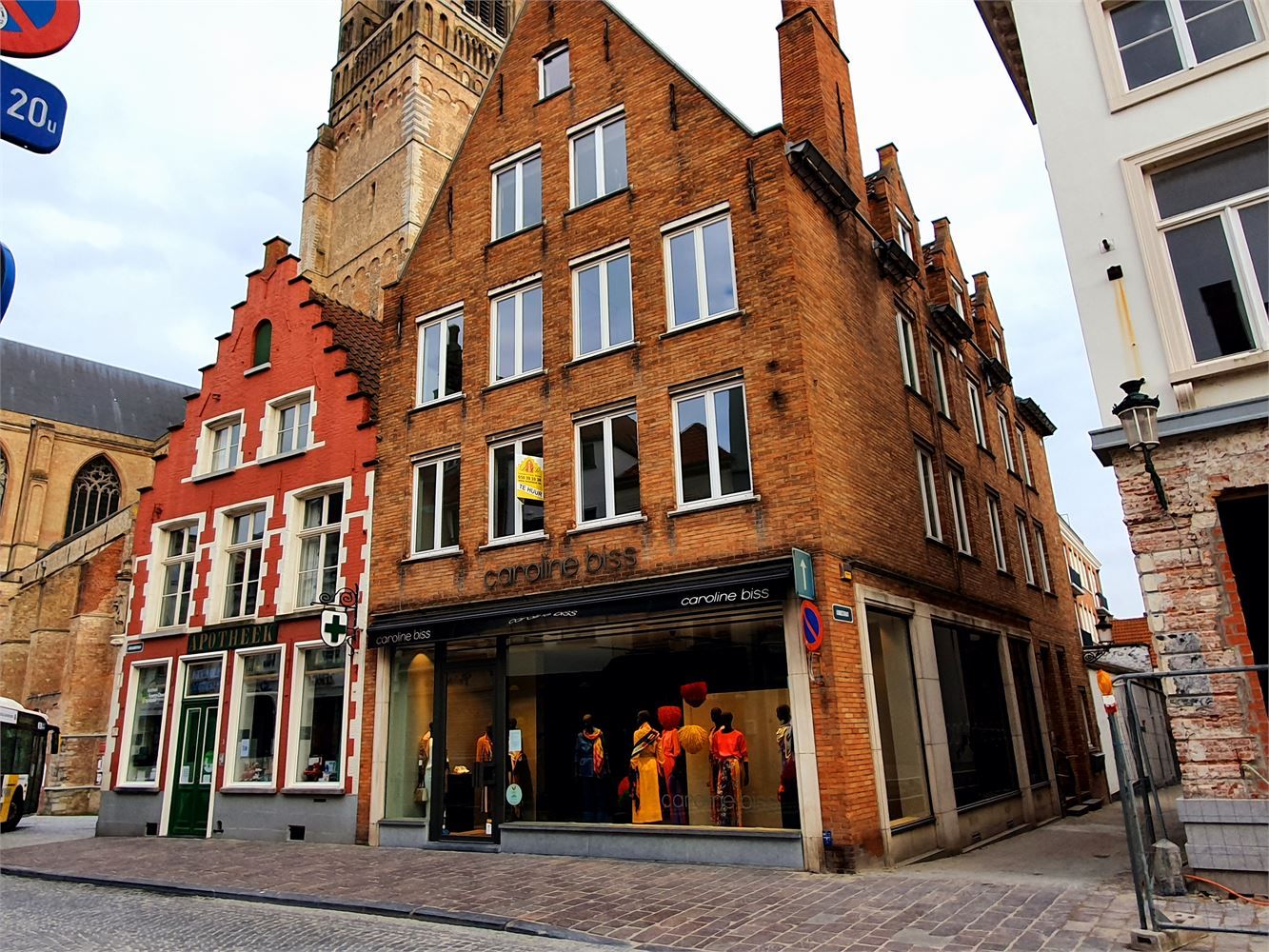 Hartje Brugge Groot lichtrijk modern appartement , alle luxe , 2 slaapkamerss en lift. foto {{pictureIndex}}