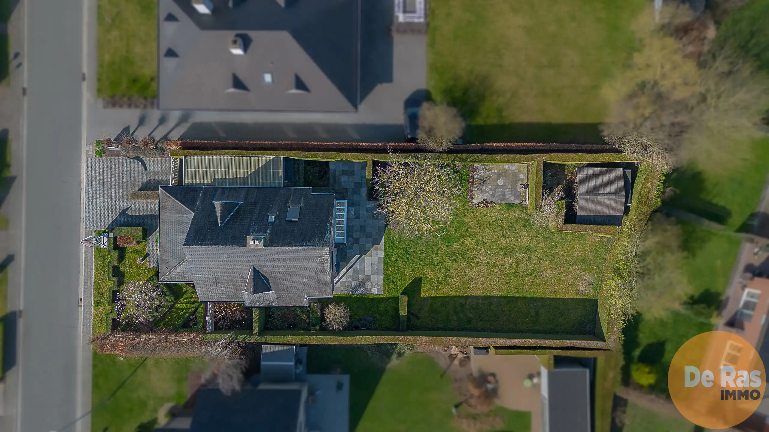 WICHELEN - Rustig gelegen instapklare woning met tuin foto 2