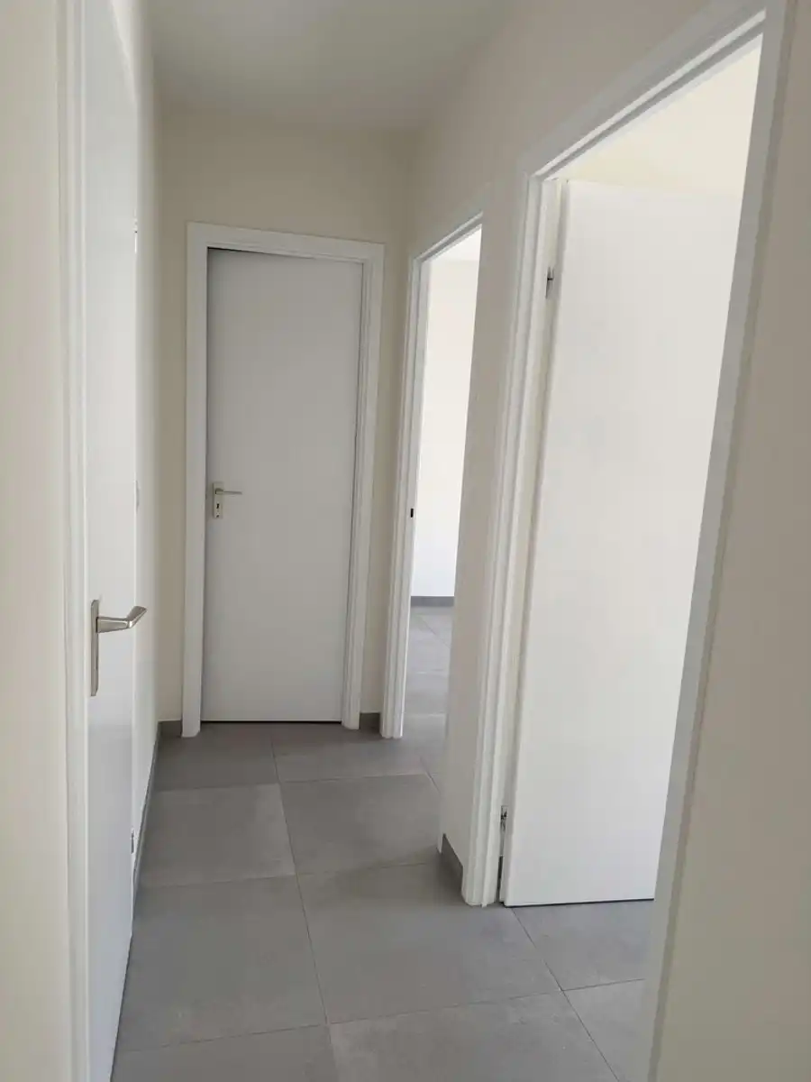 Volledig gerenoveerd appartement met 2 slaapkamers en ruim zonneterras te huur in Heverlee (Leuven) foto 8