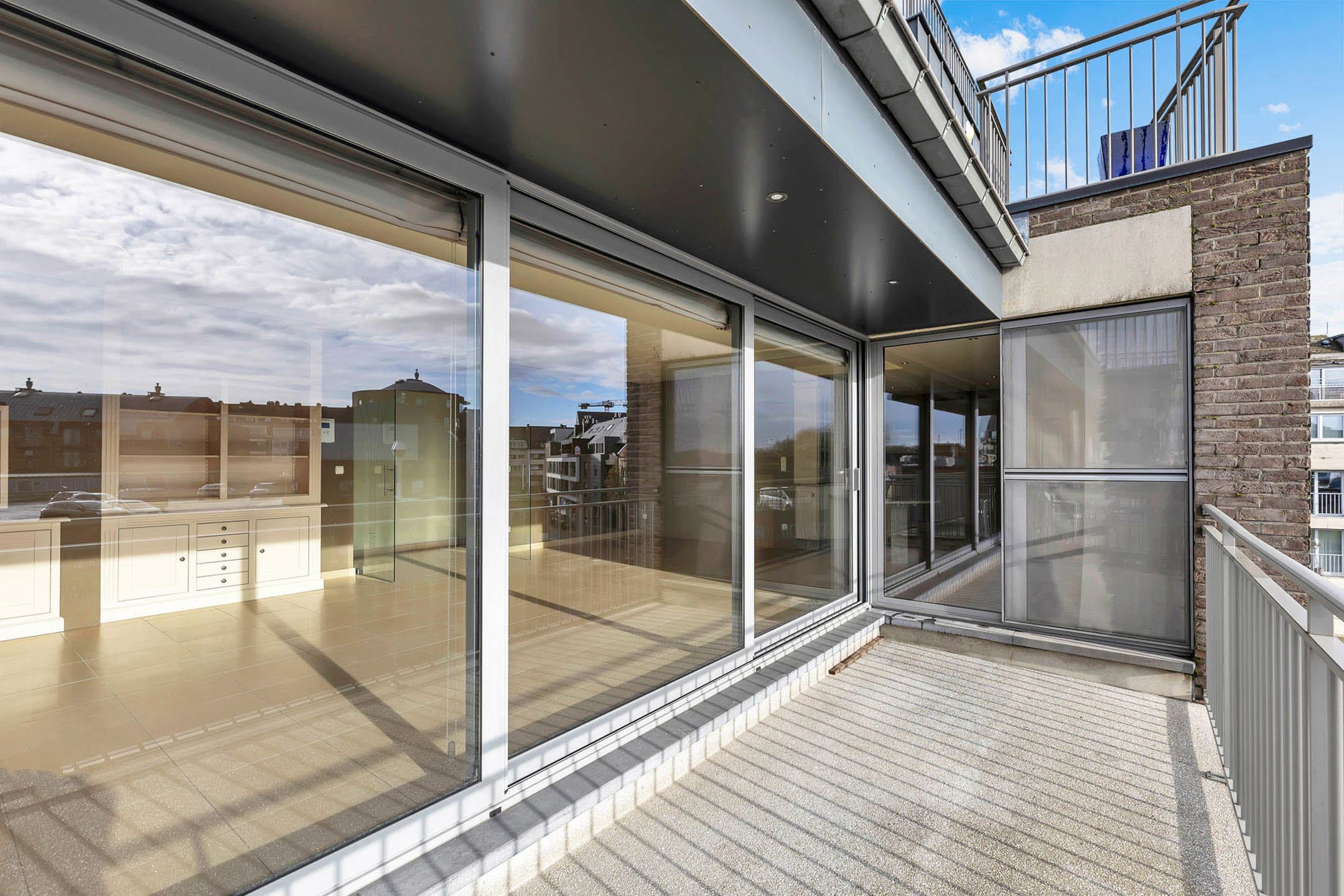 Instapklaar appartement met terras en garage op centrale ligging foto 6