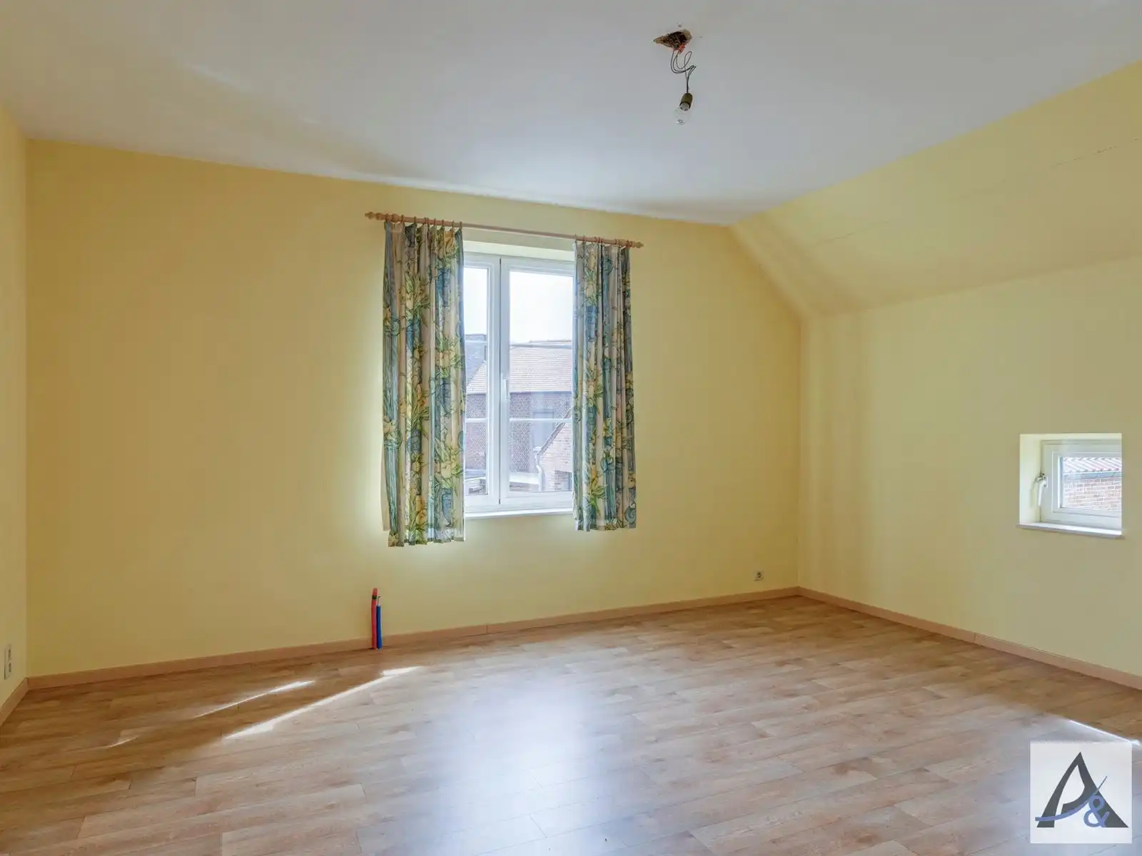 Exclusieve villa met ruime loods in hartje Munsterbilzen foto 46