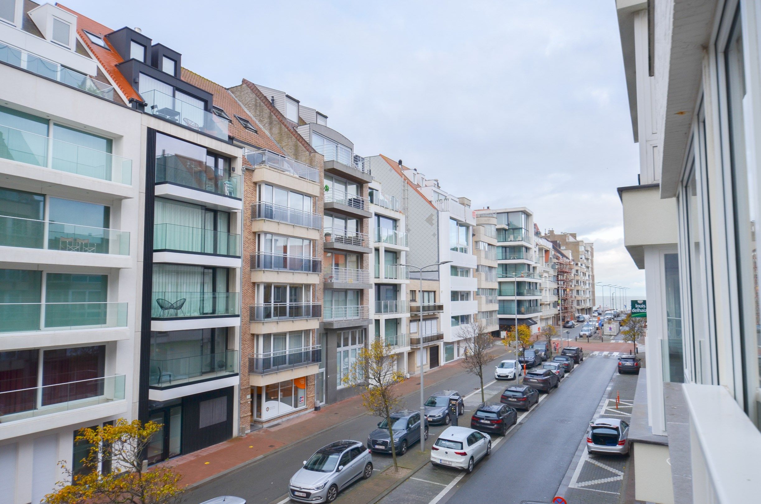 Volledig gerenoveerd appartement met een gevelbreedte van ongeveer 7 meter gelegen nabij de zee. foto 13