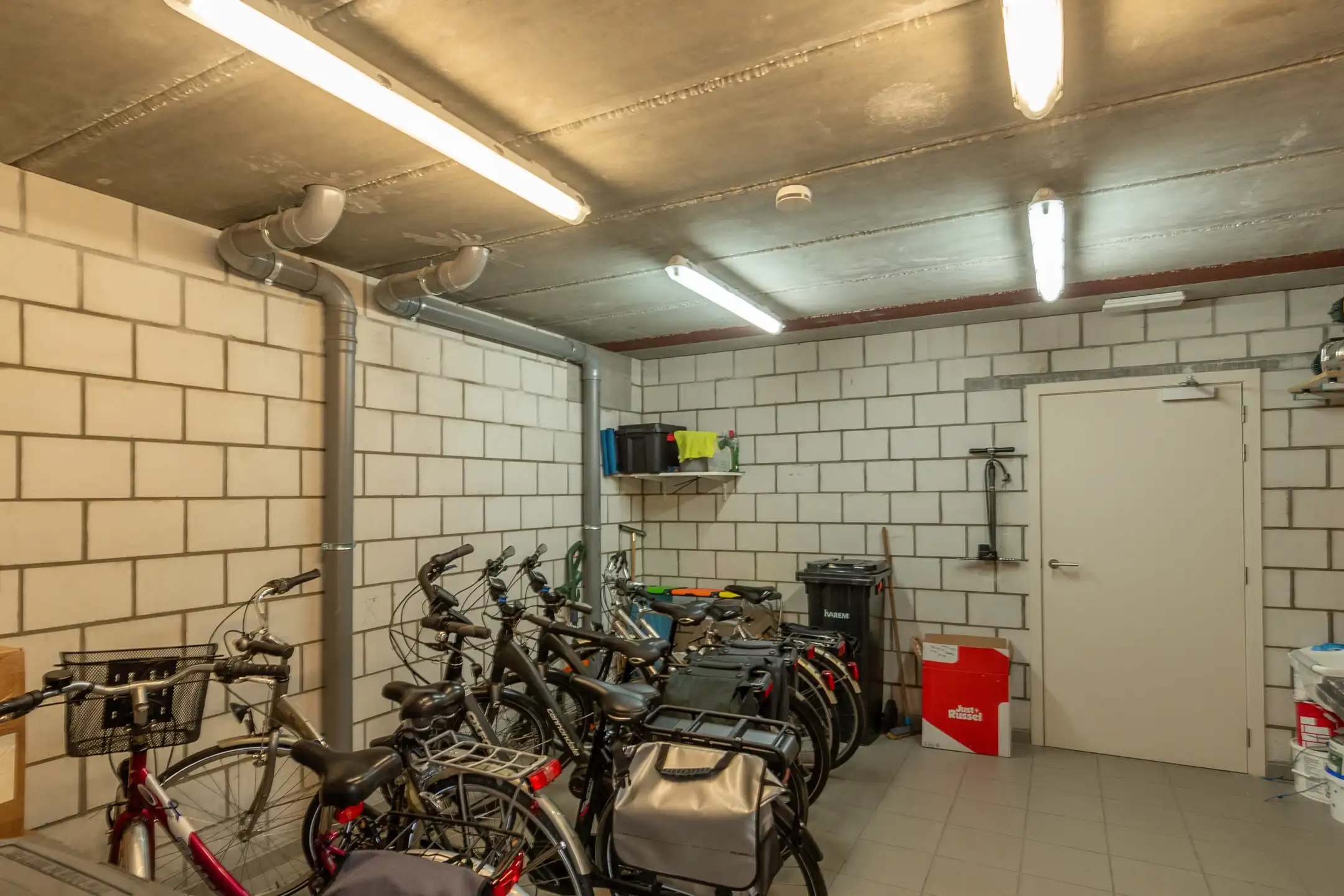 Prachtig GLVLappartement met tuin & 2 autostaanplaatsen foto 24