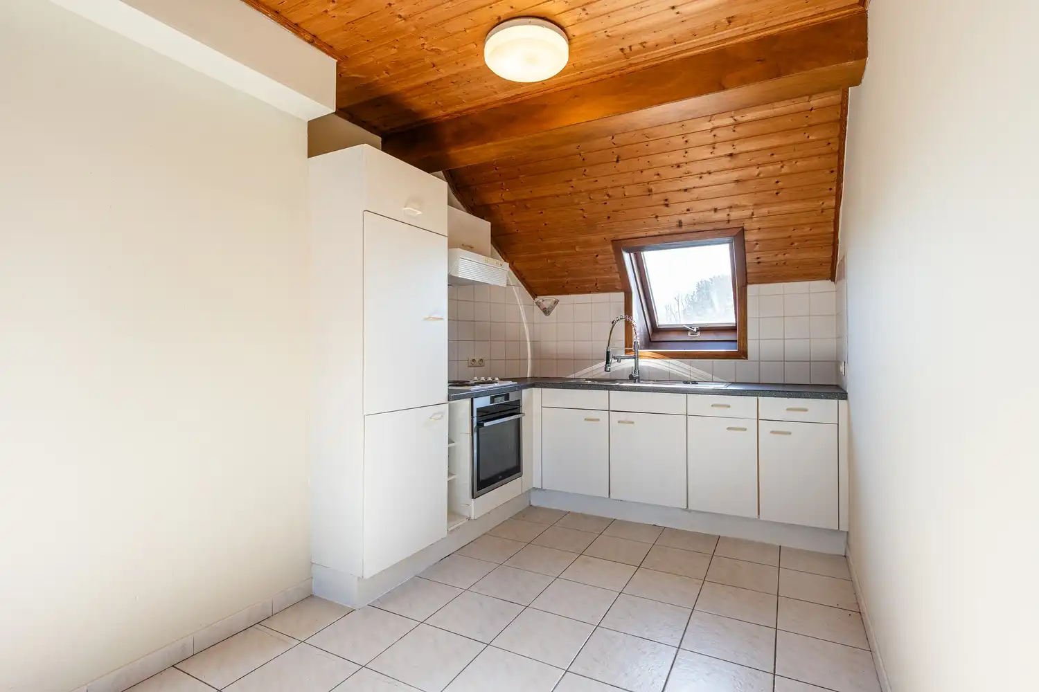 Instapklaar goed gelegen duplexappartement in centrum Eeklo foto 14