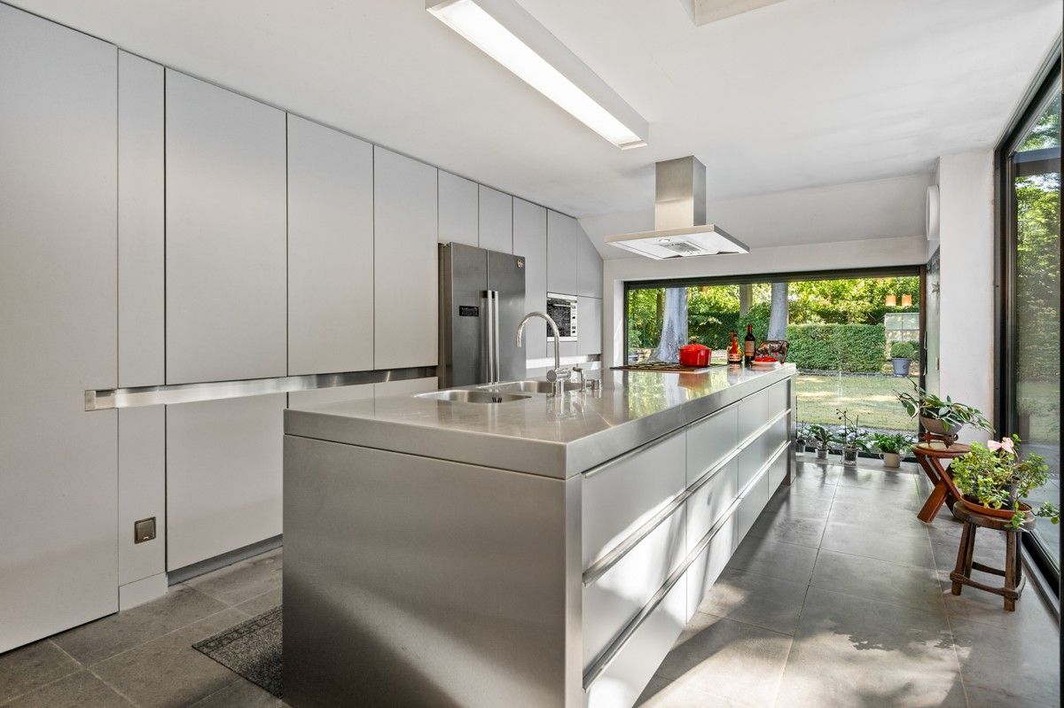 Verrassend ruime woning op 1289 m² gelegen aan een bosrand met mogelijkheid tot 4 slaapkamers foto 8