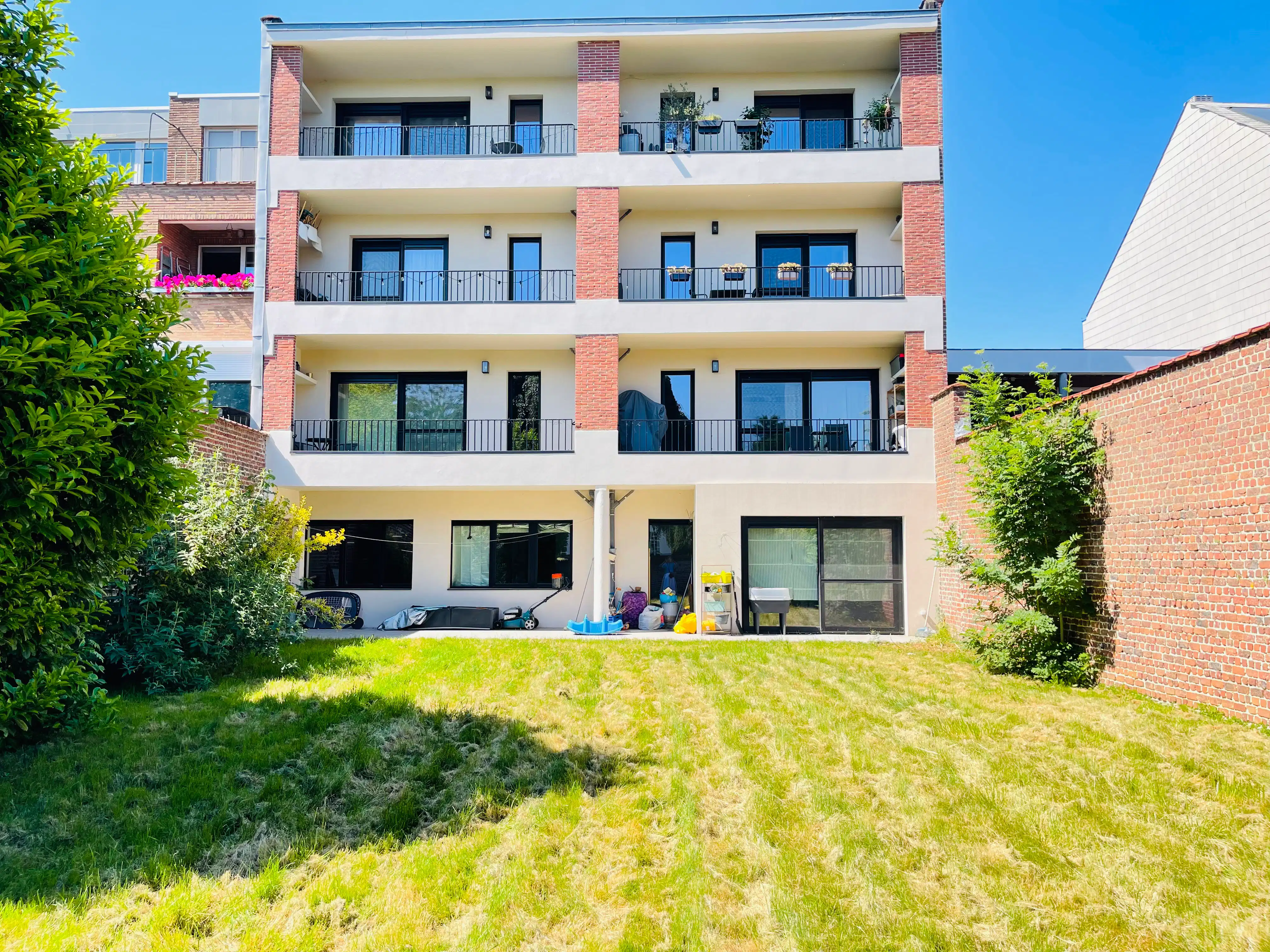 Stijlvol 2 slaapkamerappartement met ruime stadstuin foto 4
